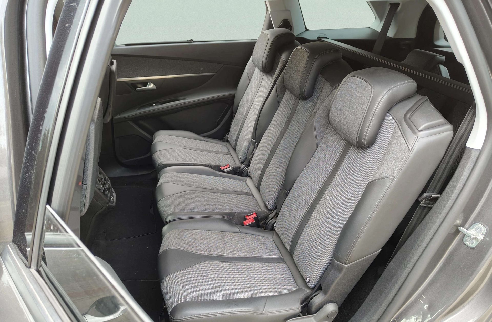 Peugeot 5008 BlueHDi 130 Allure EAT8 7 plazas - foto 14