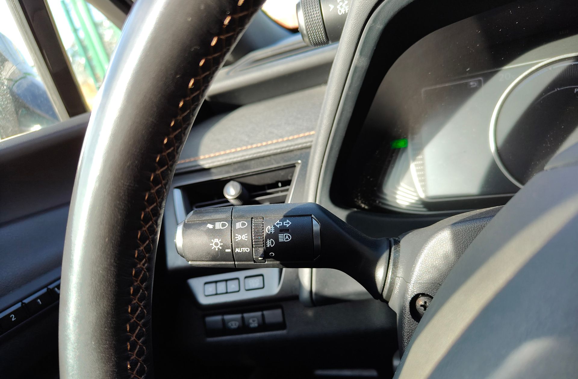 Lexus UX 250h Luxury - foto 31