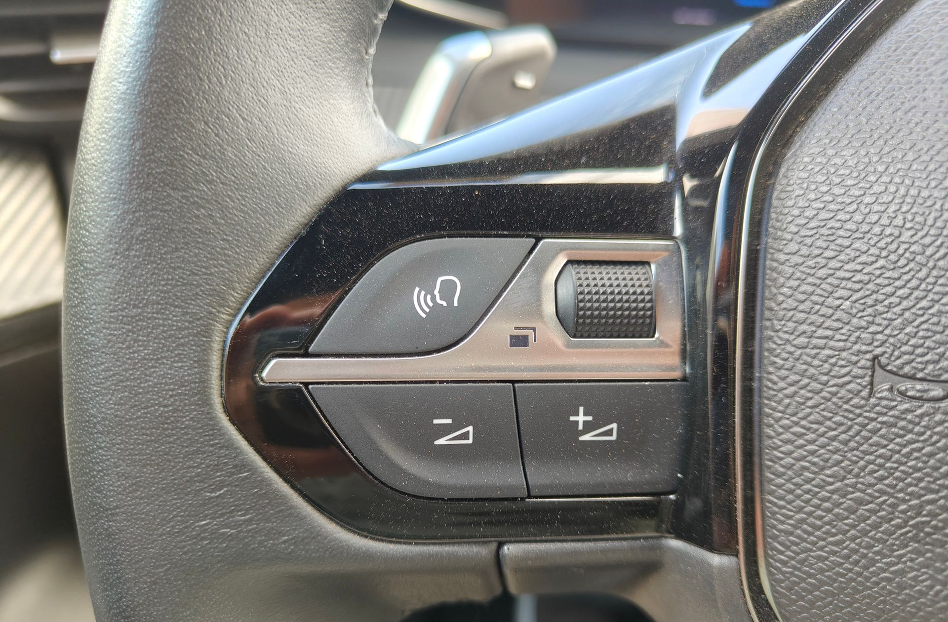 Peugeot 2008 Allure Hybrid eDCS6 - foto 29