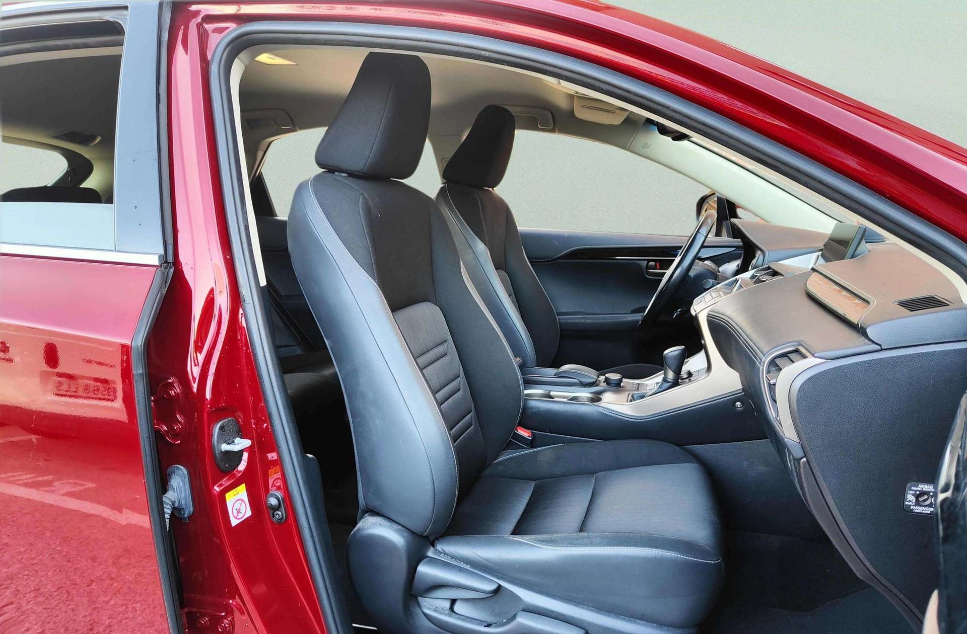 Lexus NX 300h Business 2WD - foto 18
