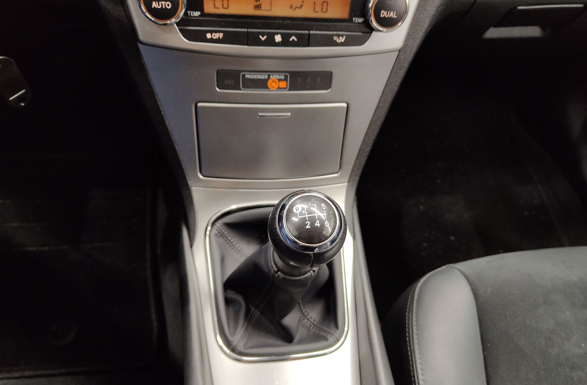 Toyota Avensis 140 Advance - foto 5