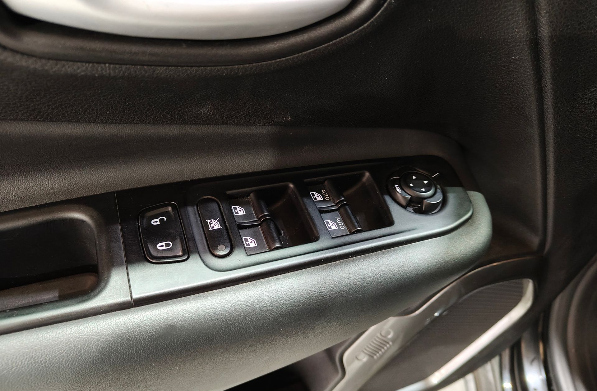 Jeep Renegade eHybrid 1.5 Limited ATX - foto 35
