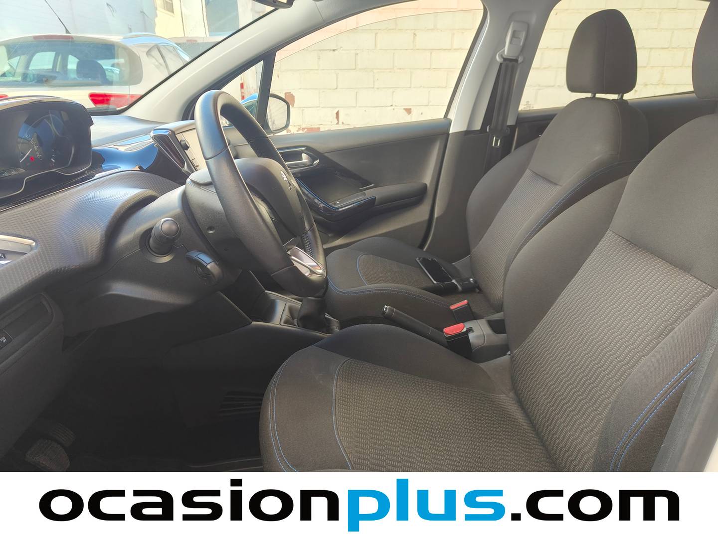 Foto asientos delanteros Peugeot 208 Peugeot 208 PureTech Signature (82 CV)