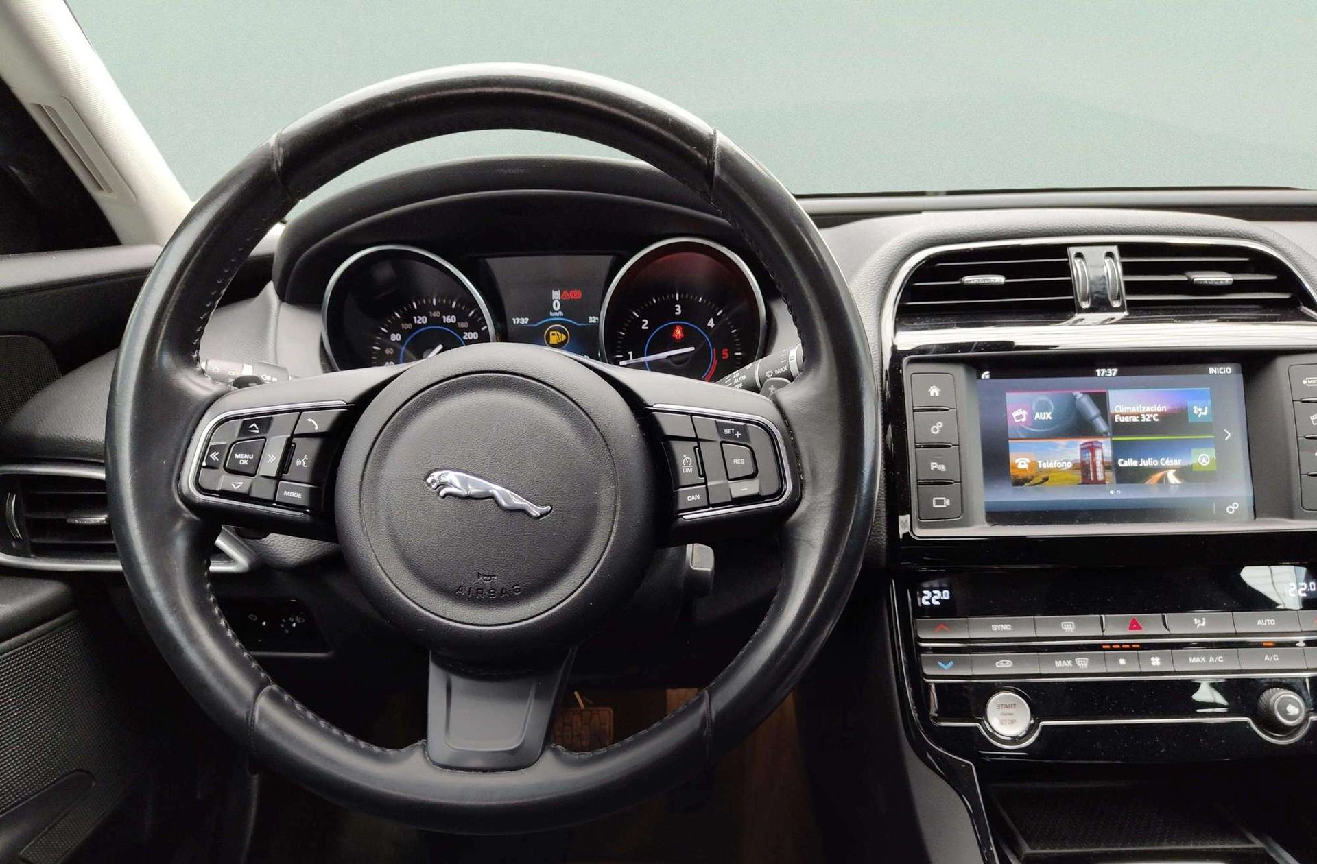 Jaguar XE 2.0 Diesel XE-Pure RWD - foto 21