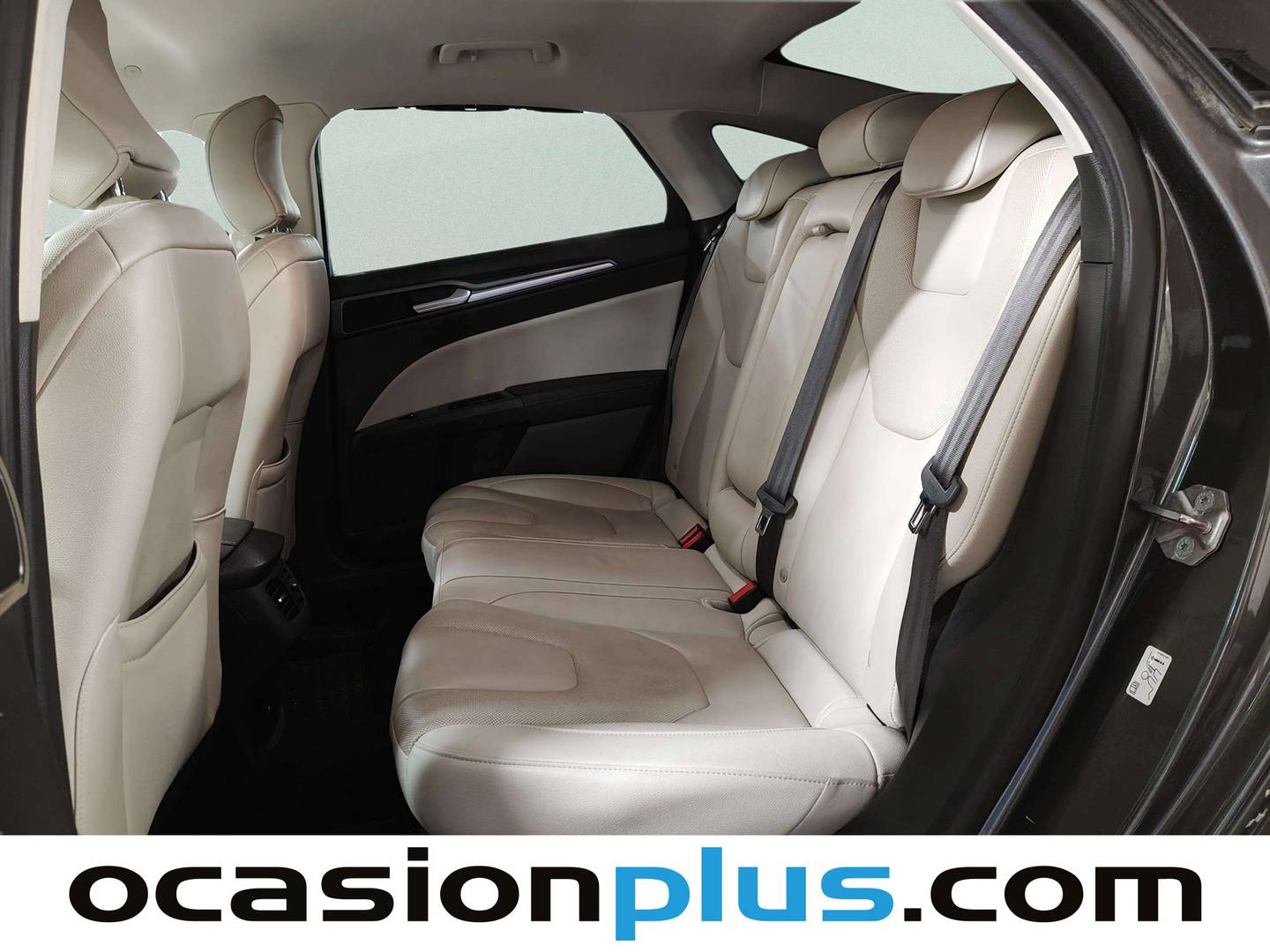 Foto asientos traseros Ford Mondeo Ford Mondeo 2.0 Híbrido HEV Sedan Titanium (187 CV)