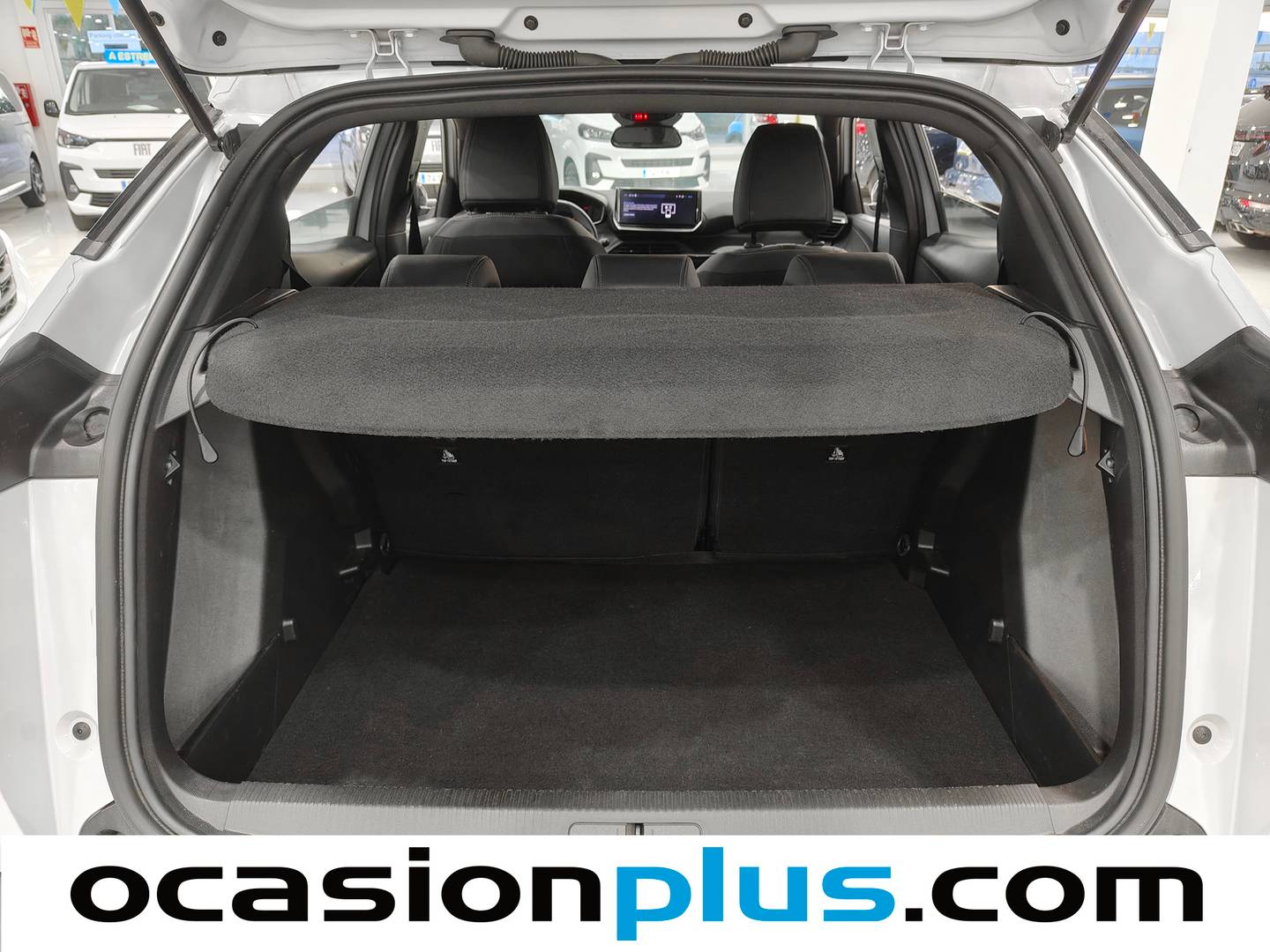 Fotos maletero Peugeot 2008 Peugeot 2008 Allure Hybrid eDCS6 107 kW (145 CV)