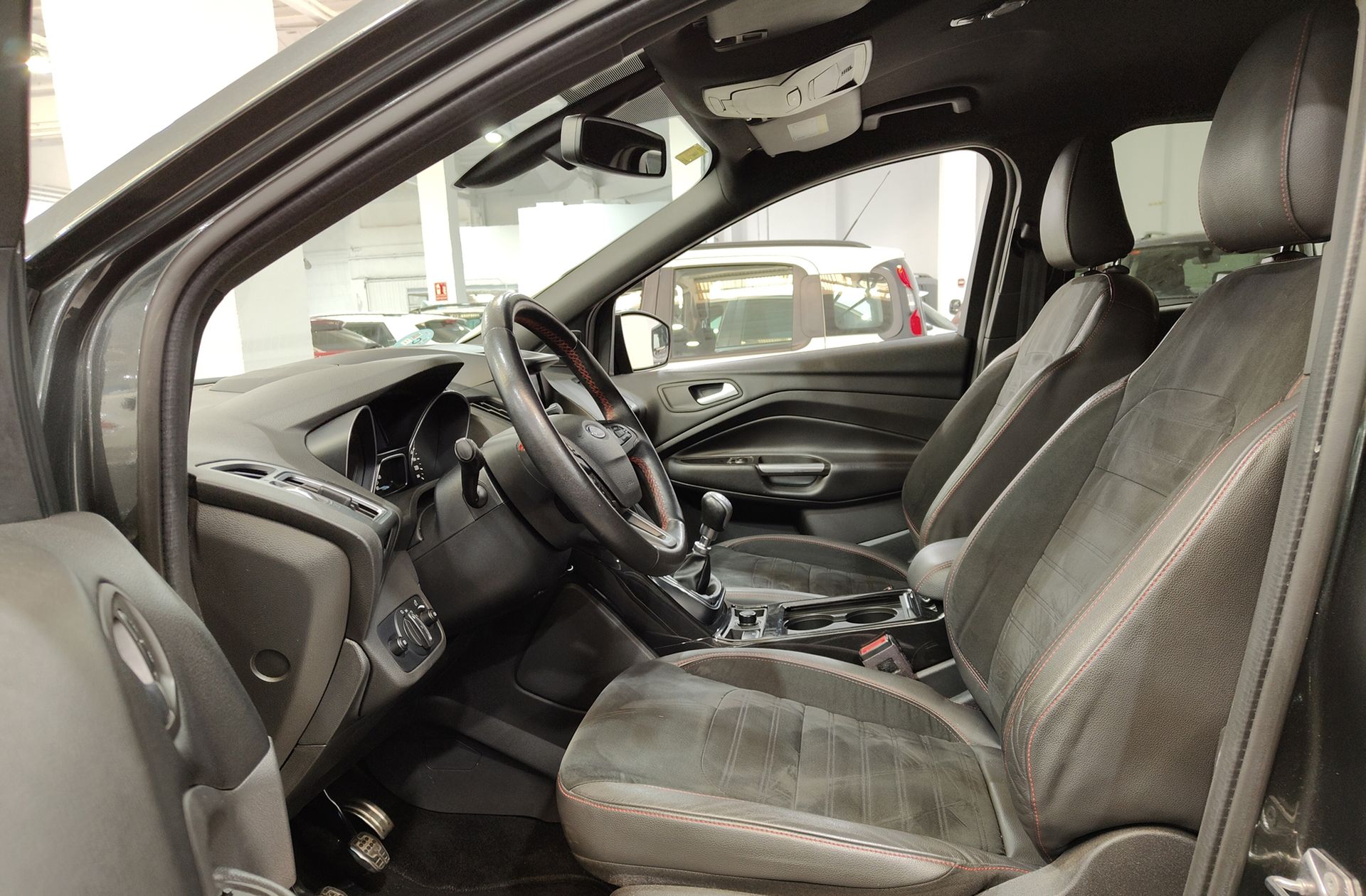 Ford Kuga 2.0 TDCi ST-Line 4x2 - foto 13