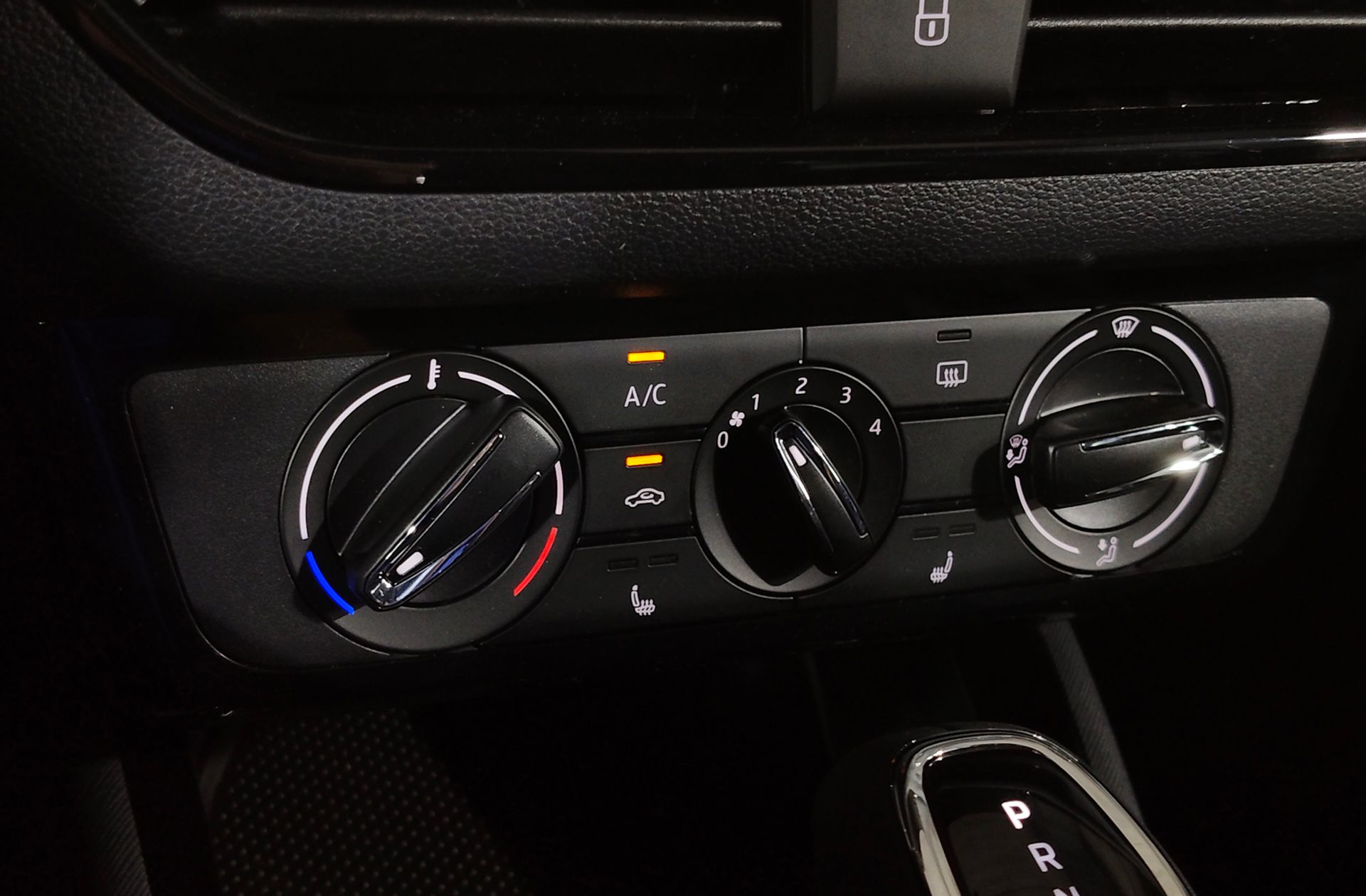 Škoda Kamiq 1.0 TSI Selection DSG - foto 33