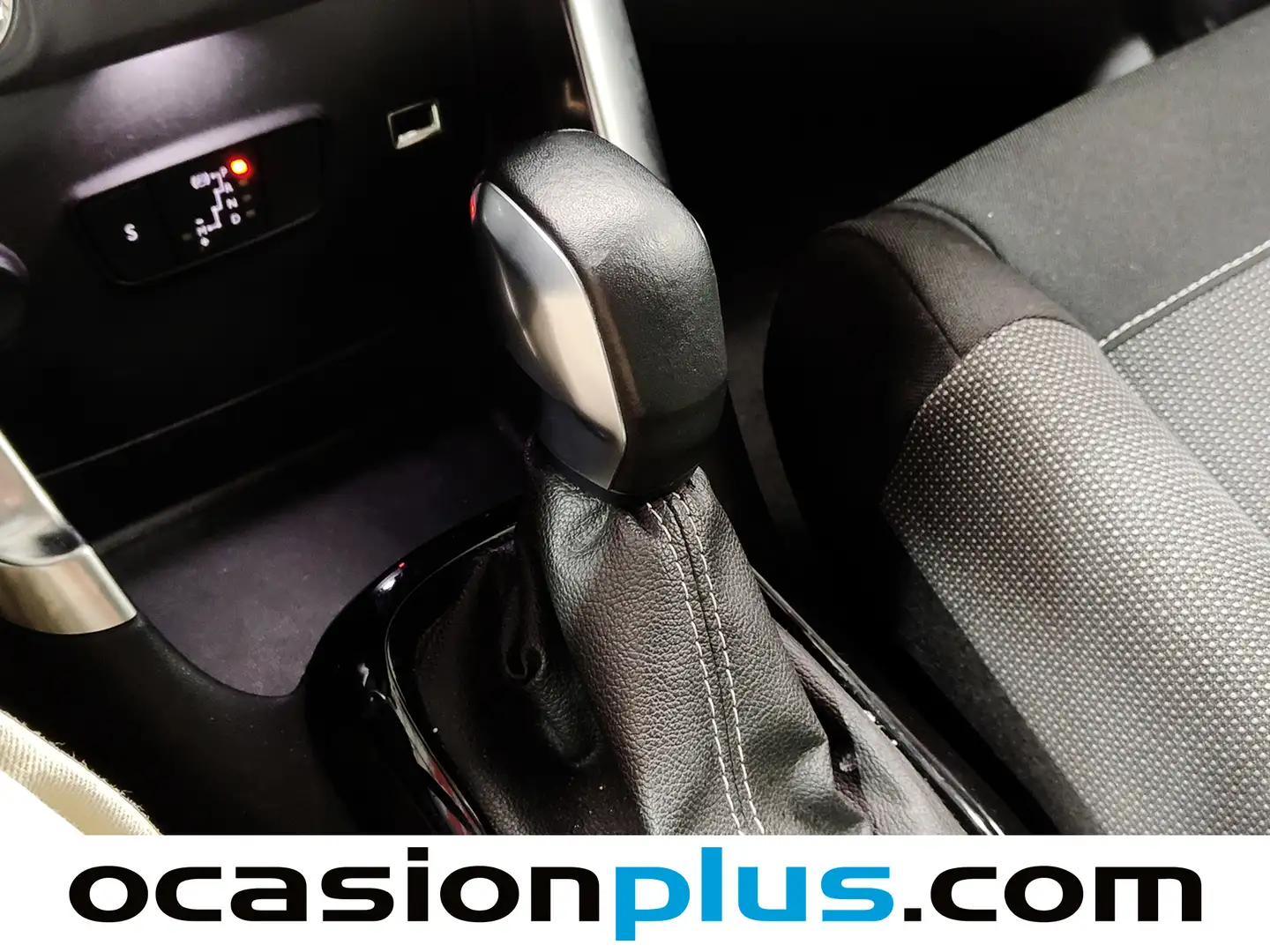 Foto Citroën C3 Aircross Citroen C3 Aircross PureTech 130 Shine Pack EAT6 (131 CV)