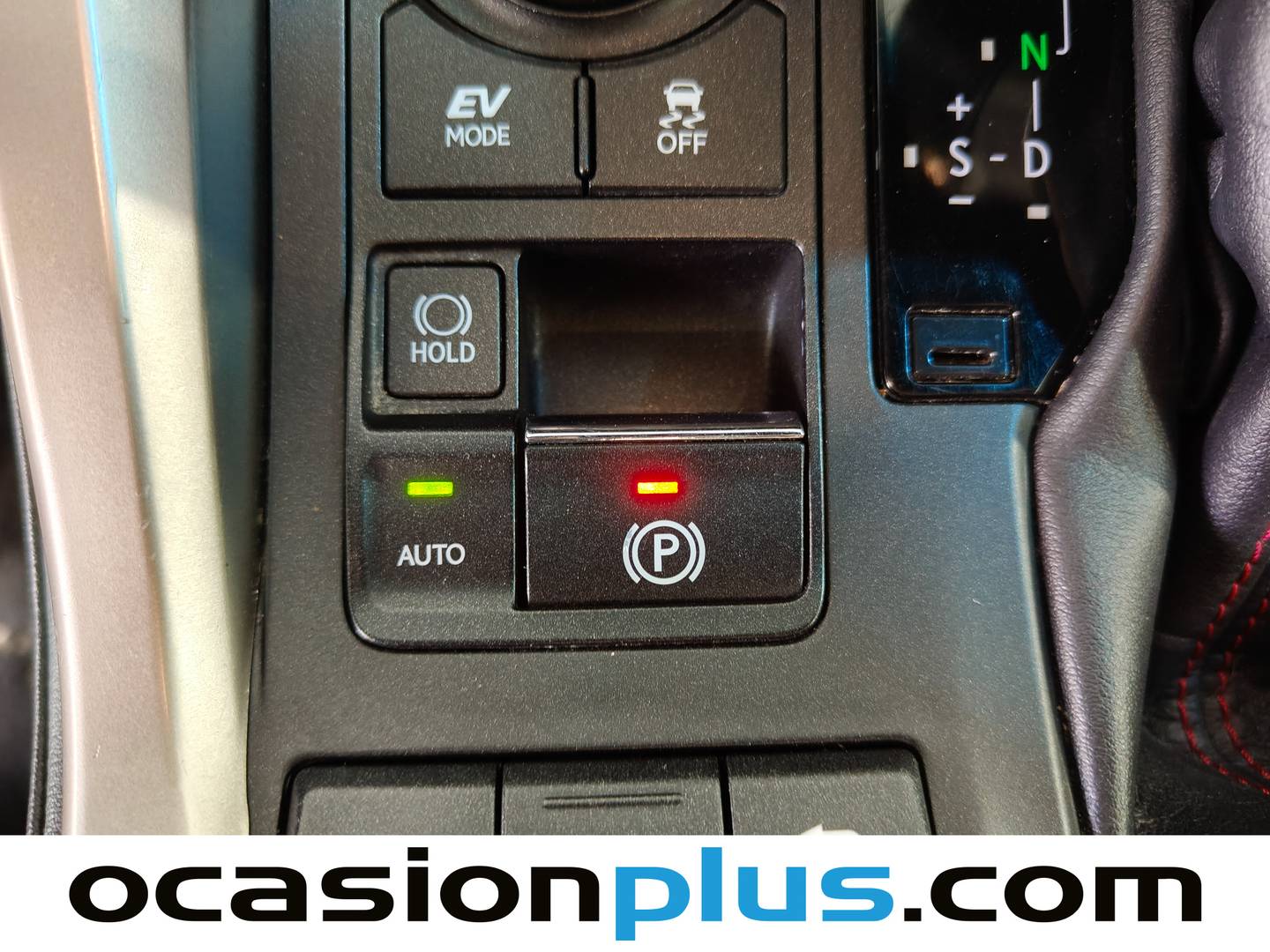 Lexus NX Lexus NX 300h F Sport 4WD + Navibox (197 CV) de segunda mano