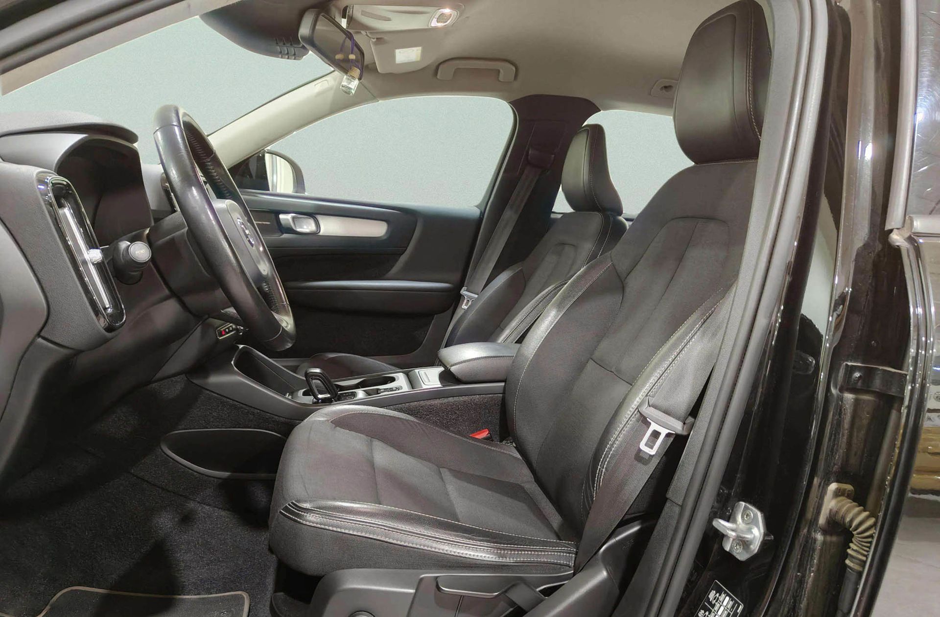 Volvo XC40 T4 Momentum - foto 12