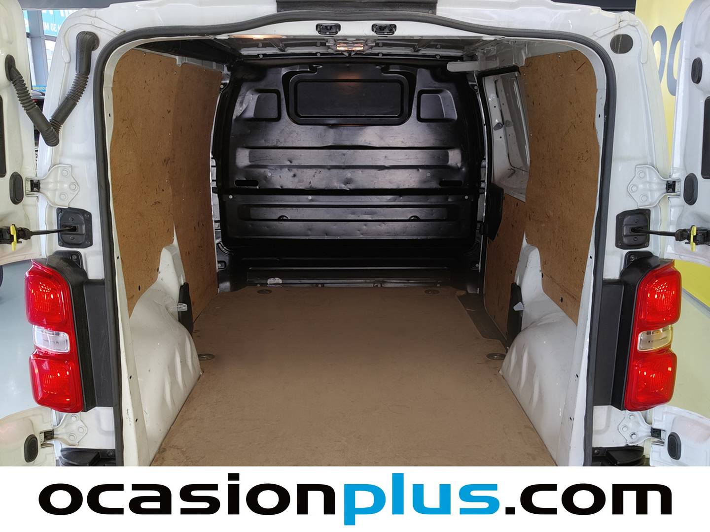 Foto asientos traseros Peugeot Expert Peugeot Expert Furgon BlueHDi 120 S&S Pro Standard (120 CV)