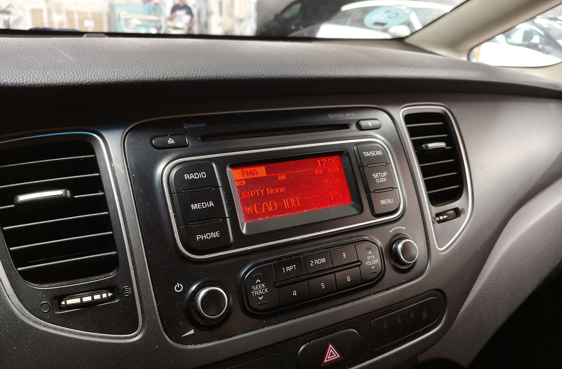 Kia Carens 1.6 GDi Concept - foto 29