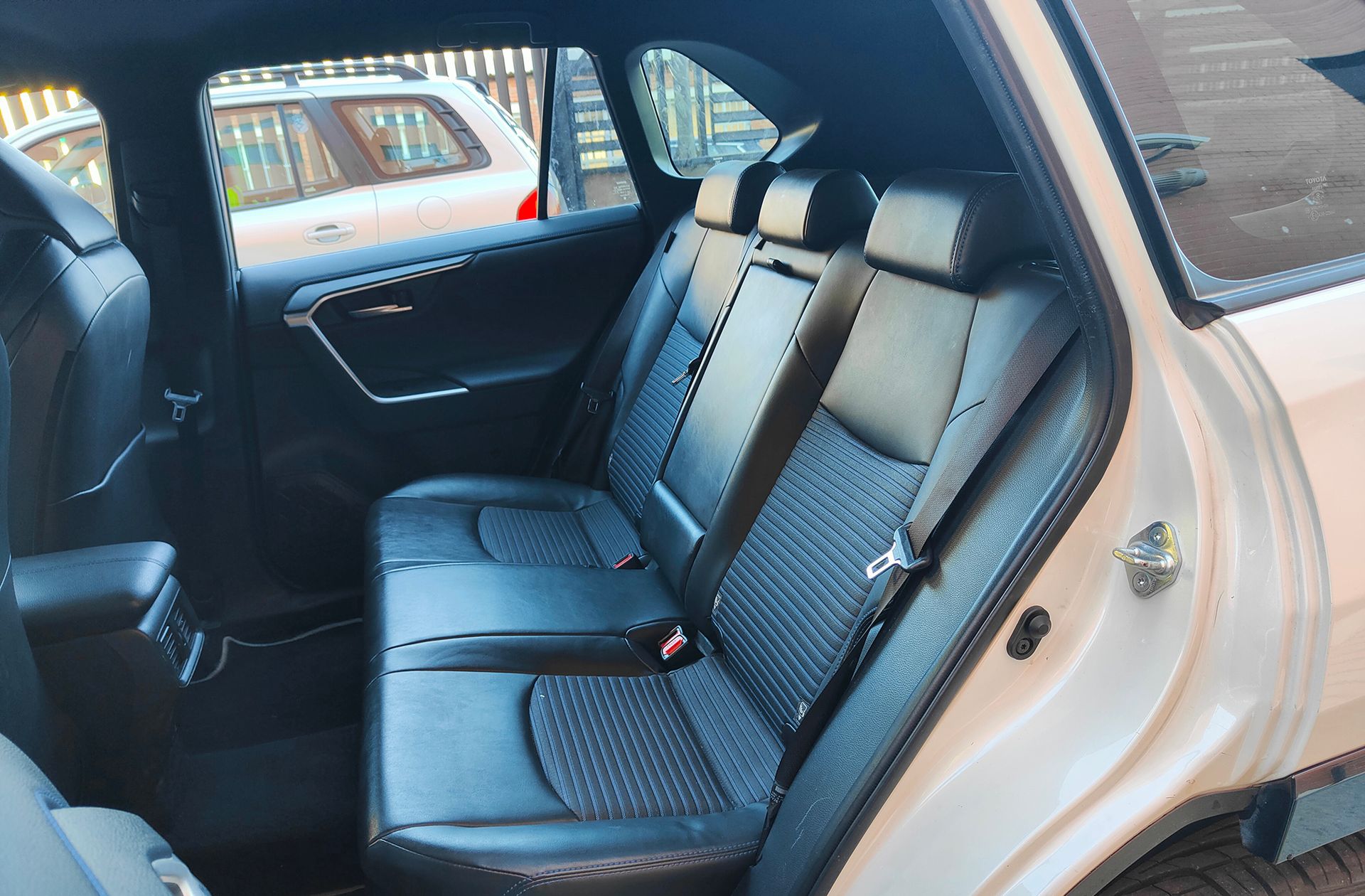 Toyota RAV4 2.5l hybrid Feel! - foto 12