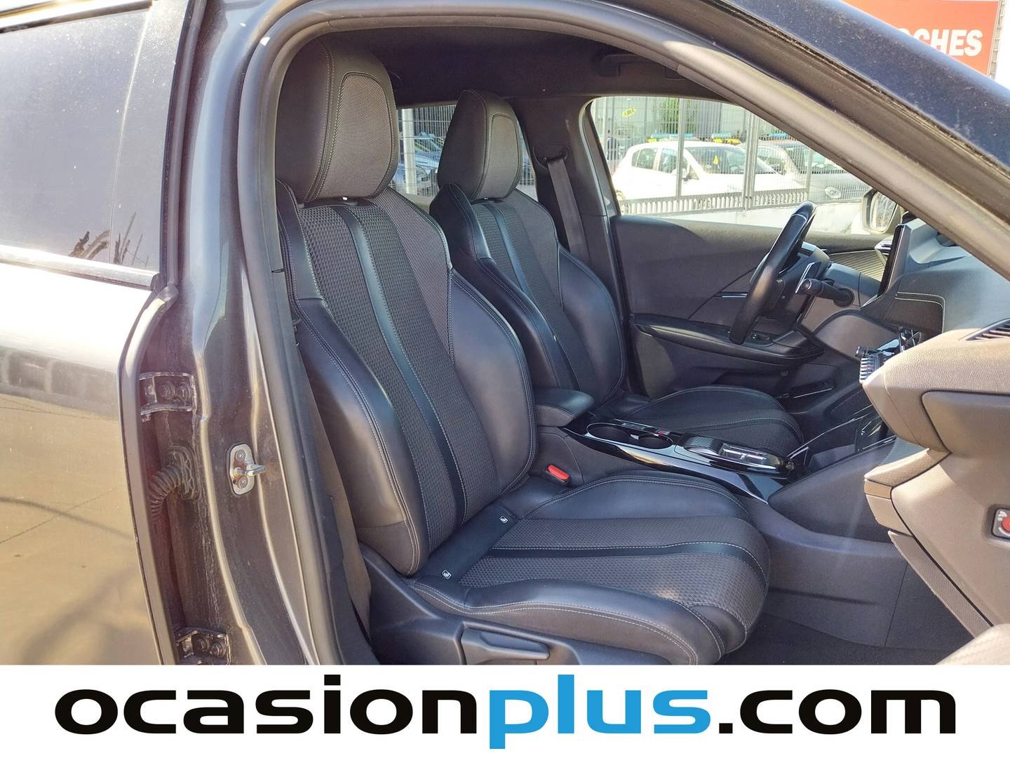 Foto Peugeot 2008 Peugeot 2008 PureTech 130 S&S GT EAT8 (130 CV)