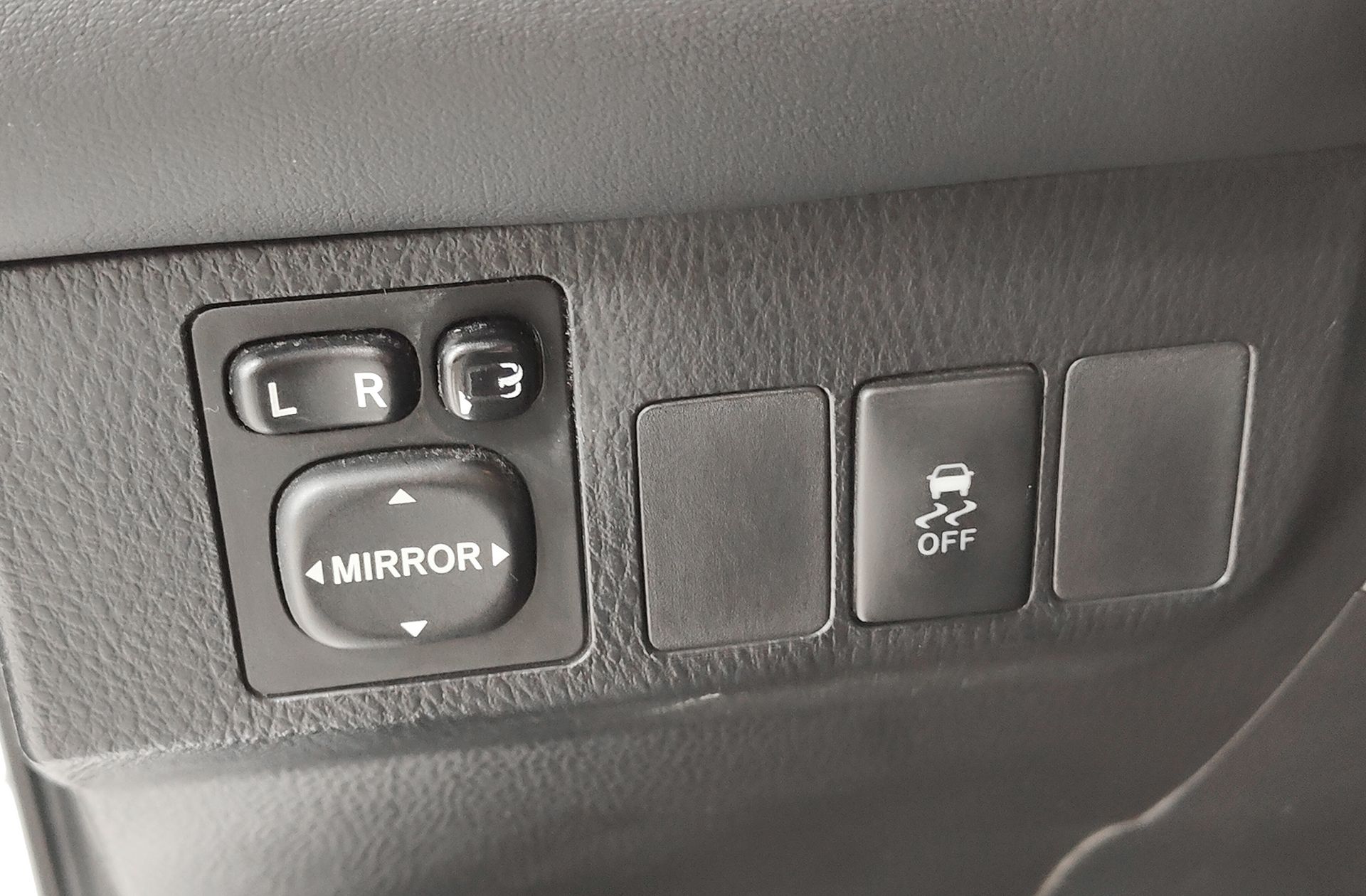 Toyota RAV4 150D Advance AWD - foto 27