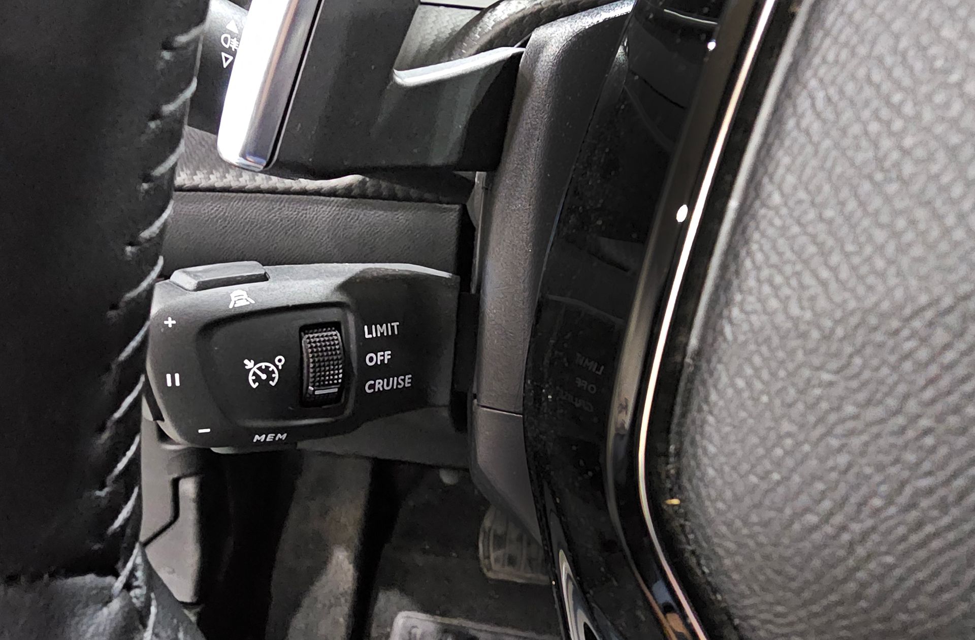 Peugeot 2008 Allure Hybrid eDCS6 - foto 33
