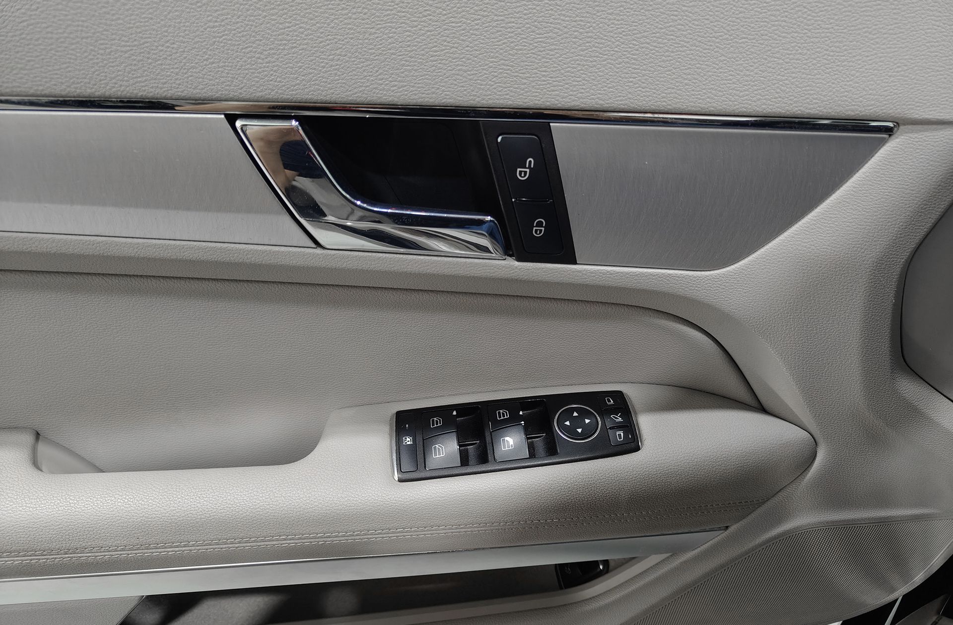 Mercedes-Benz Clase E E 220 CDI Coupe BE Elegance - foto 32