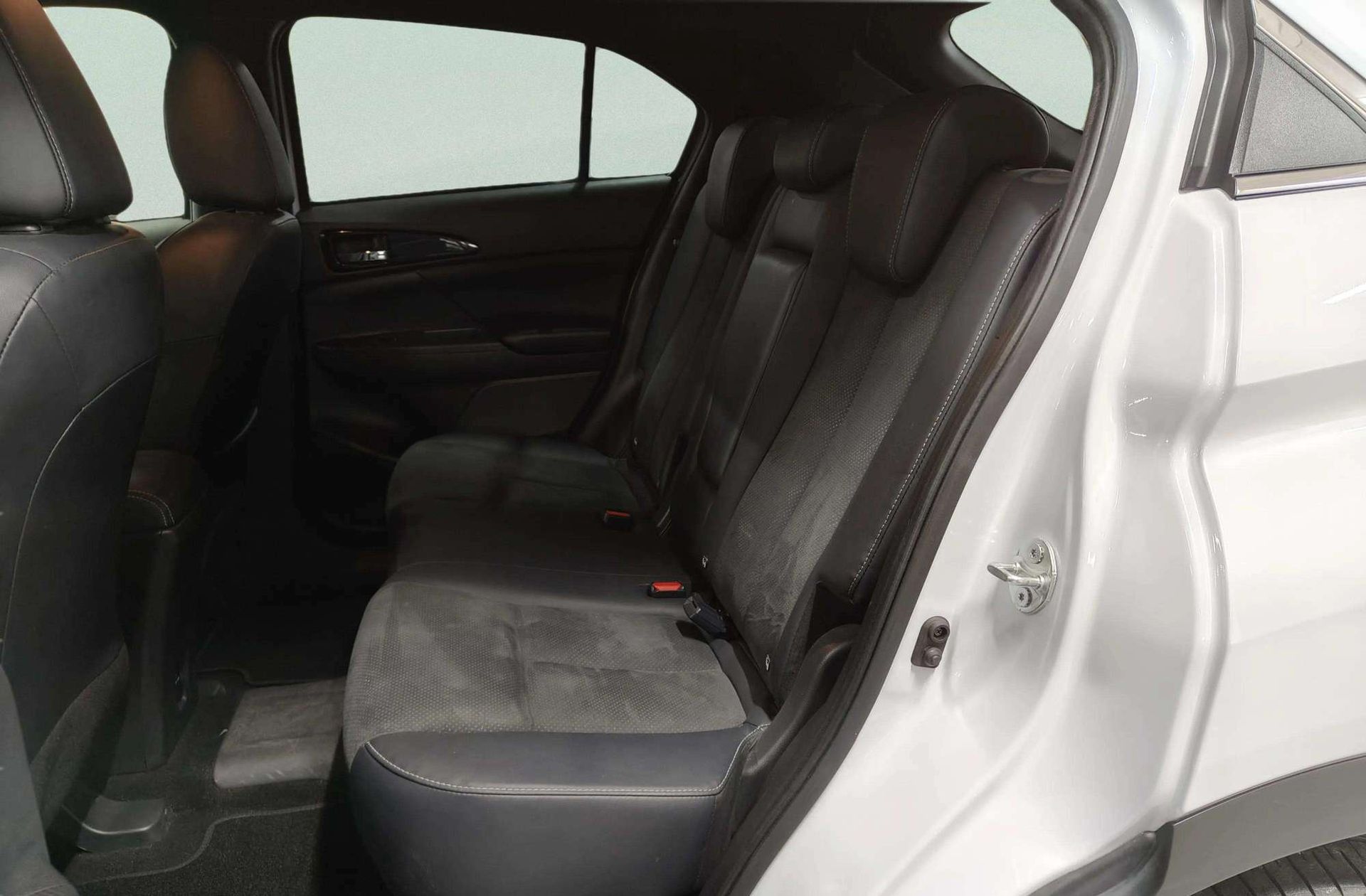 Mitsubishi Eclipse Cross 2.4 PHEV Kaiteki 4WD - foto 18