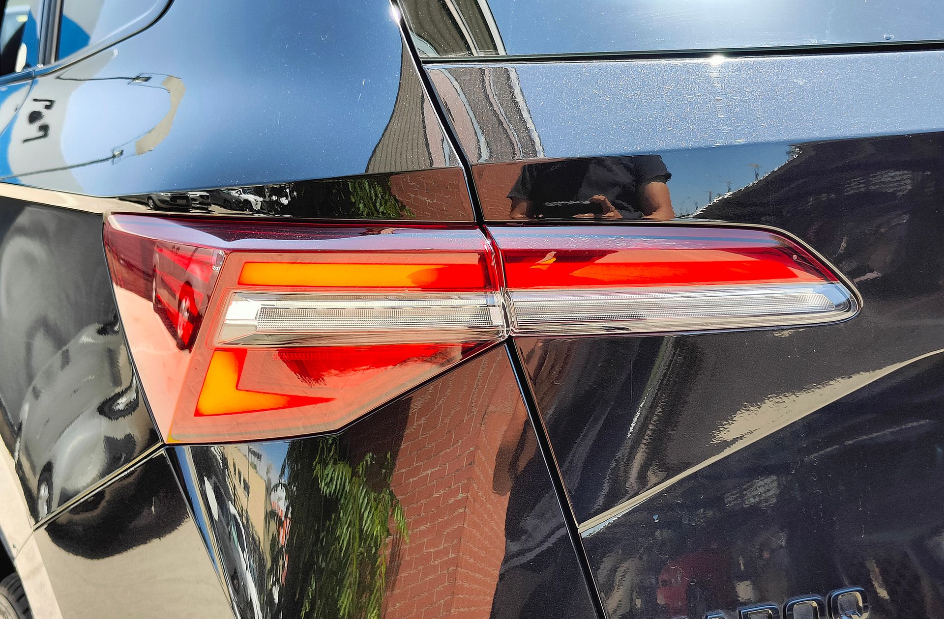 Škoda Karoq 1.5 TSI ACT Sportline DSG - foto 18