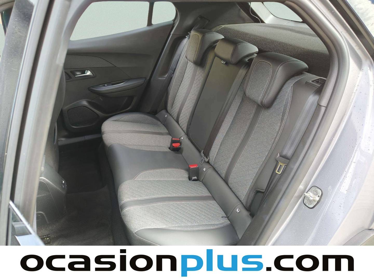 Foto Peugeot 2008 Peugeot 2008 Allure Hybrid eDCS6 (136 CV)