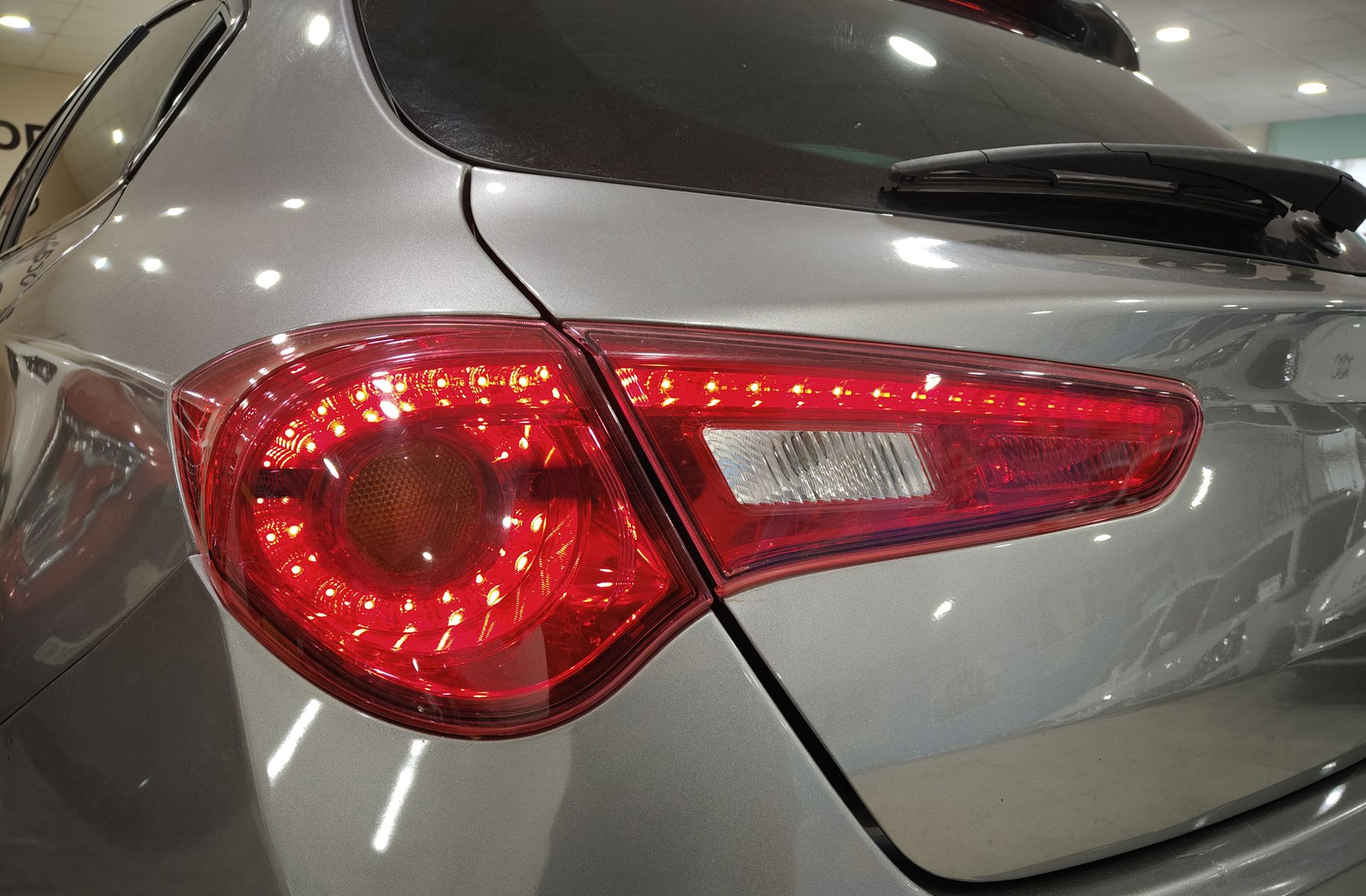 Alfa Romeo Giulietta 1.6 JTD Super - foto 14