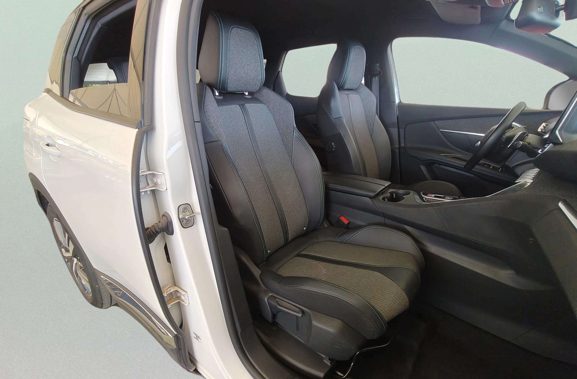 Peugeot 3008 300 Allure Pack e-EAT8 - foto 18