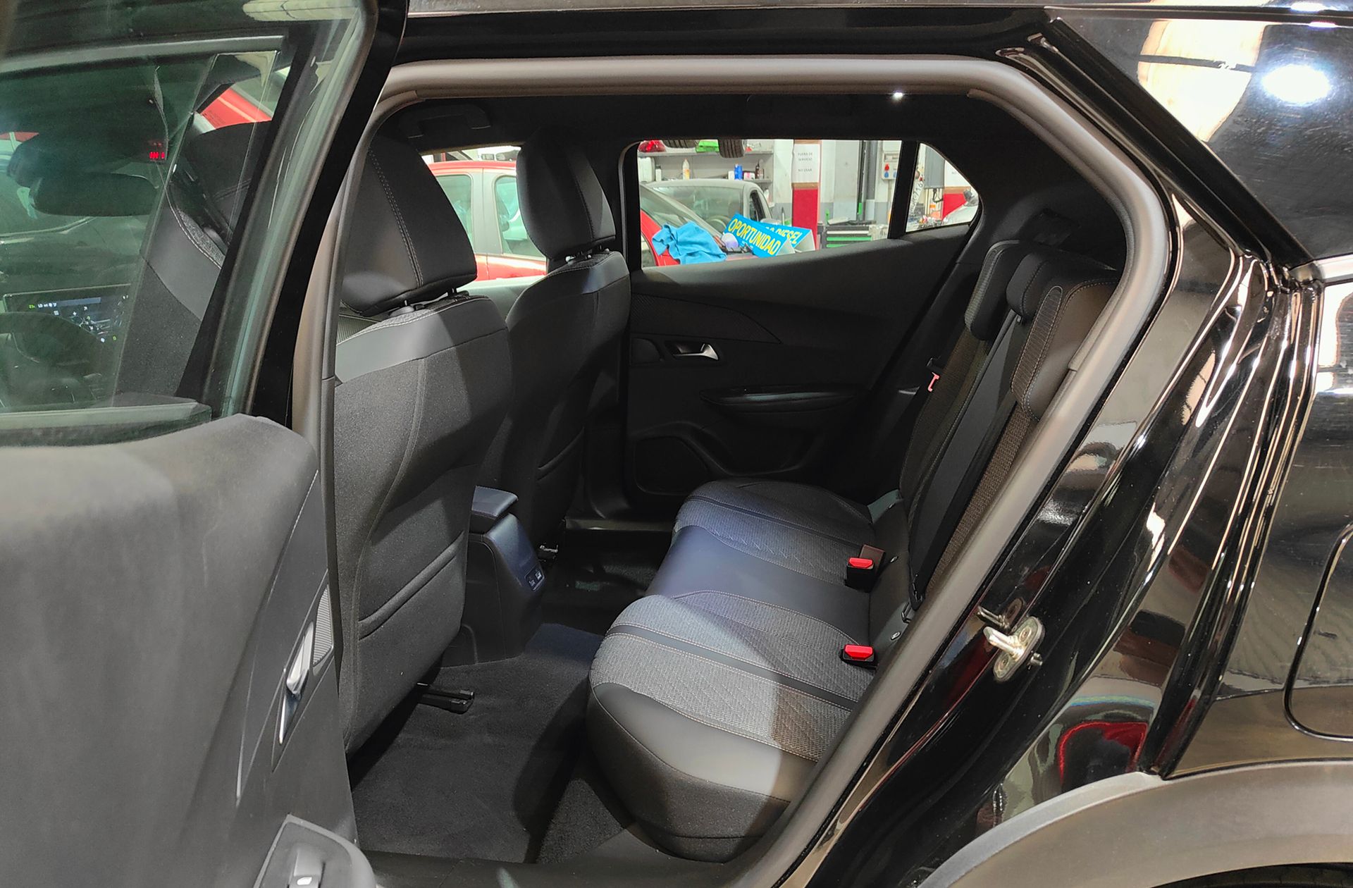 Peugeot 2008 Allure Hybrid eDCS6 - foto 11