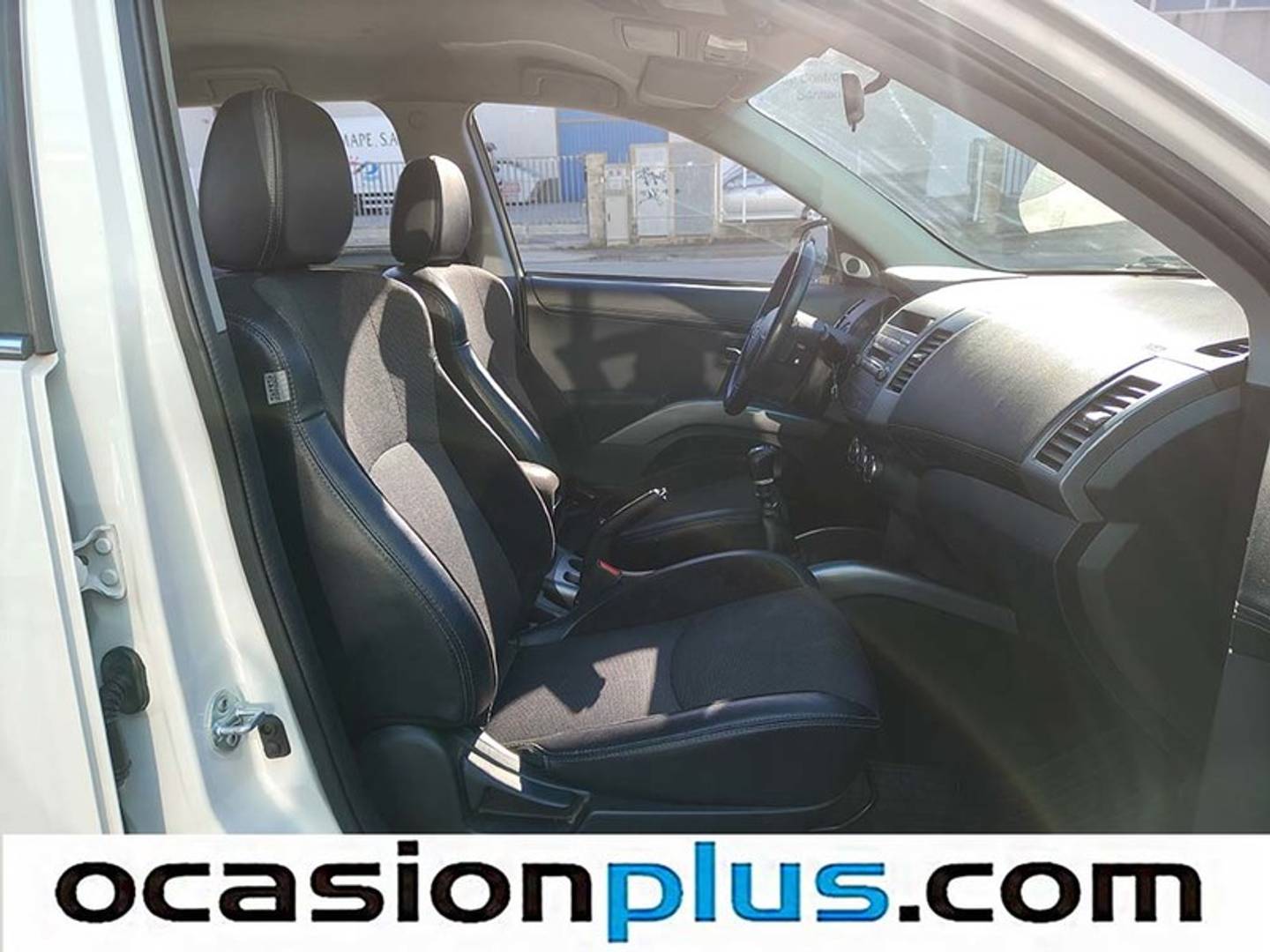 Foto Mitsubishi Outlander Mitsubishi Outlander 220 DI-D Motion 2WD (177 CV) 7 Plazas