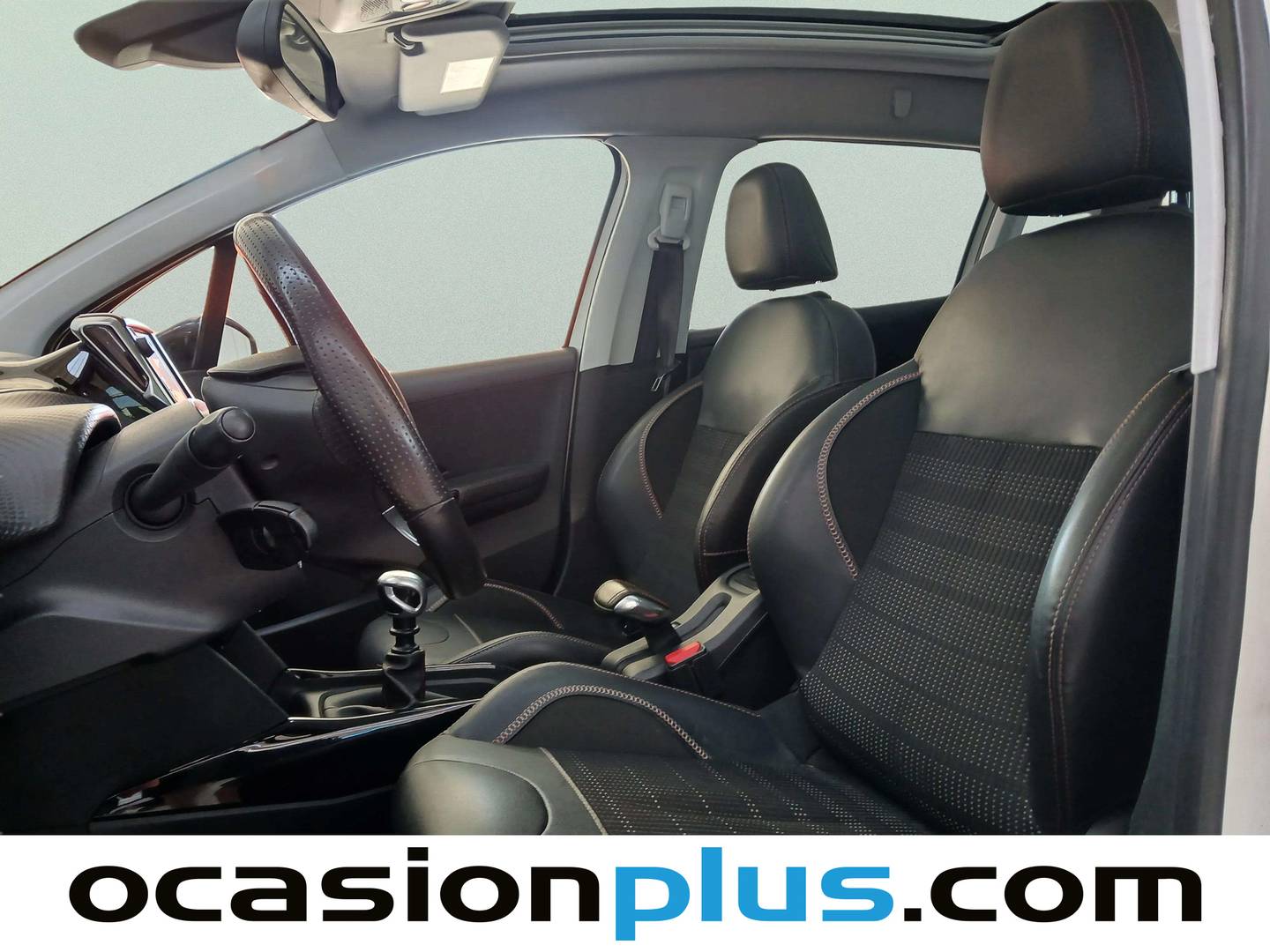 Foto asientos delanteros Peugeot 2008 Peugeot 2008 PureTech 130 S&S GT Line (130 CV)