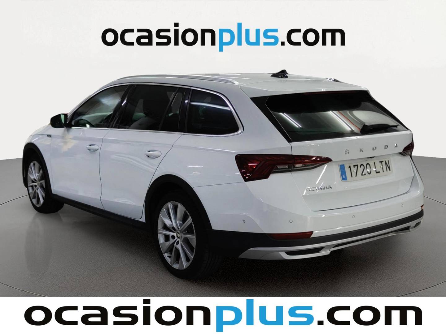 Foto trasera Skoda Octavia Skoda Octavia Combi 2.0 TSI 140kW(190CV) DSG 4X4 Scout izquierda