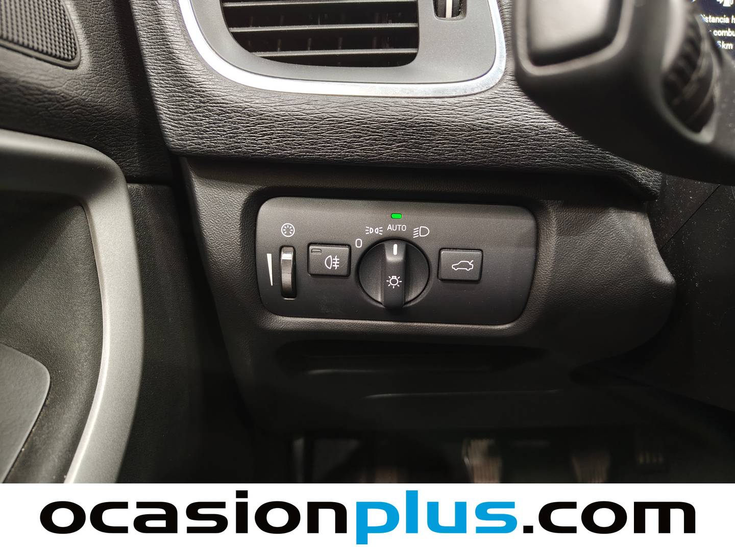 Foto Volvo V40 Cross Country Volvo V40 Cross Country D2 Momentum (120 CV)