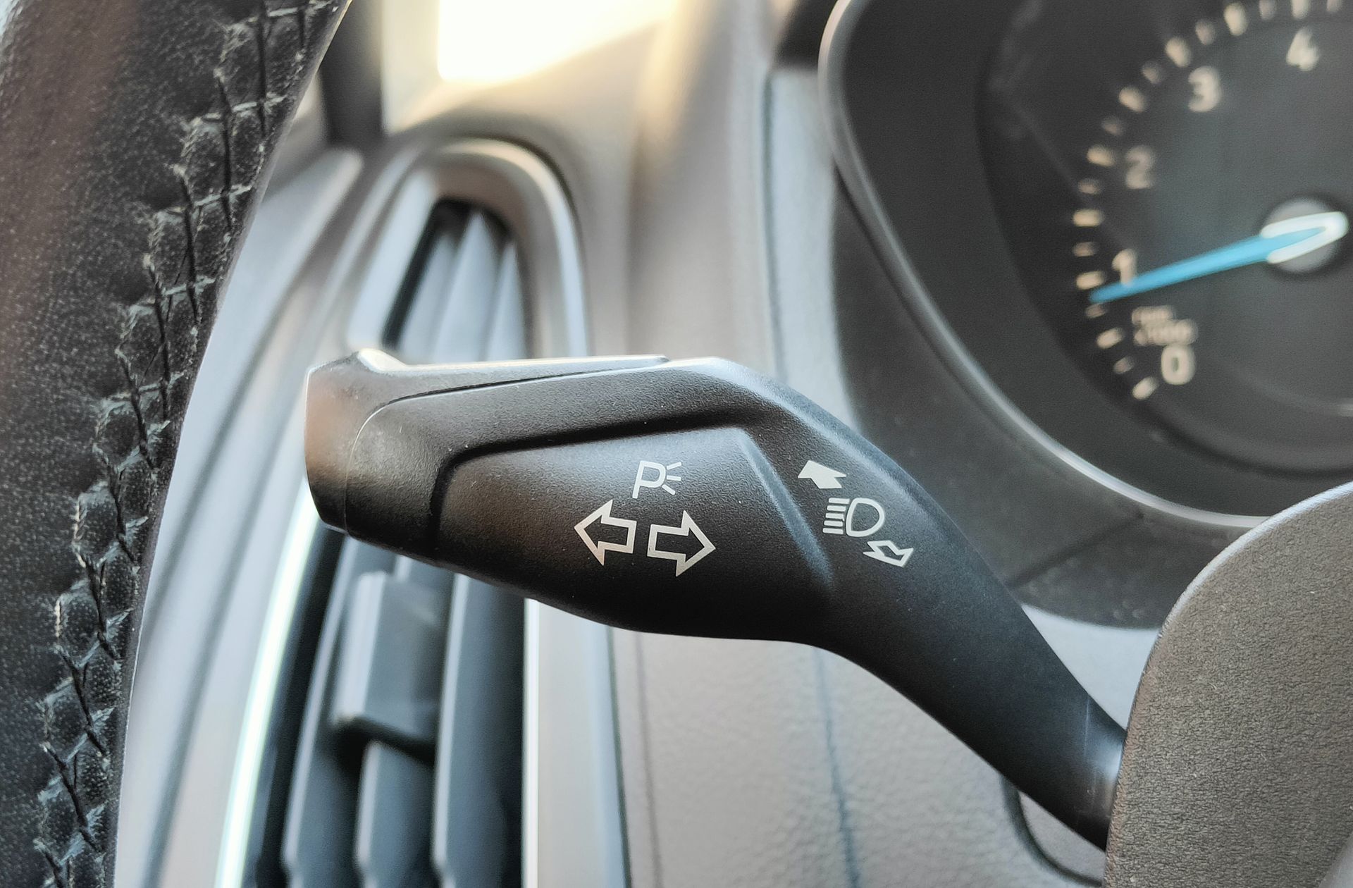 Ford Focus 1.0 EcoBoost Titanium - foto 22