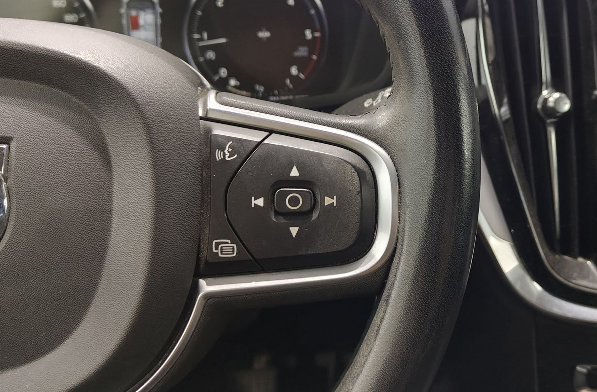 Volvo V60 D4 Momentum - foto 31