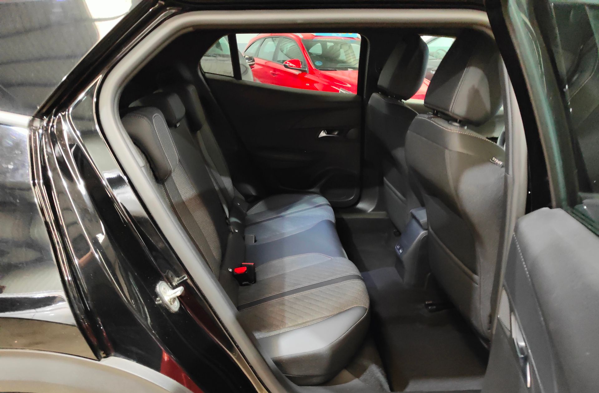 Peugeot 2008 Allure Hybrid eDCS6 - foto 18