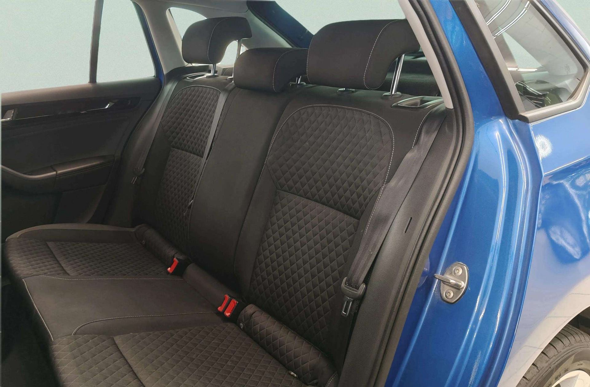 Škoda Spaceback 1.0 TSI Ambition - foto 11