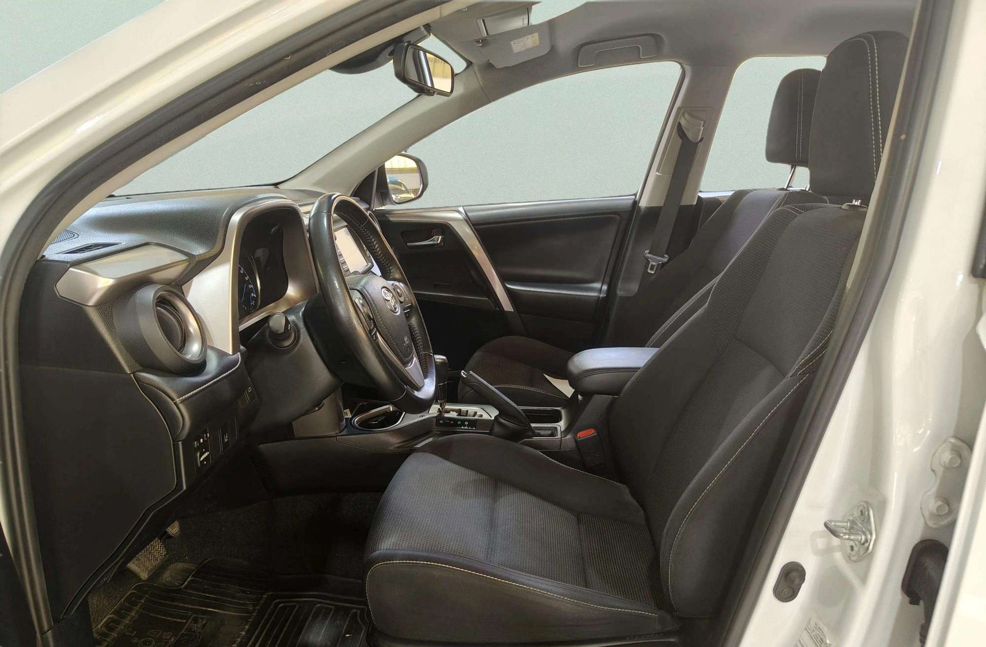 Toyota RAV4 2.5l hybrid Advance 2WD - foto 10