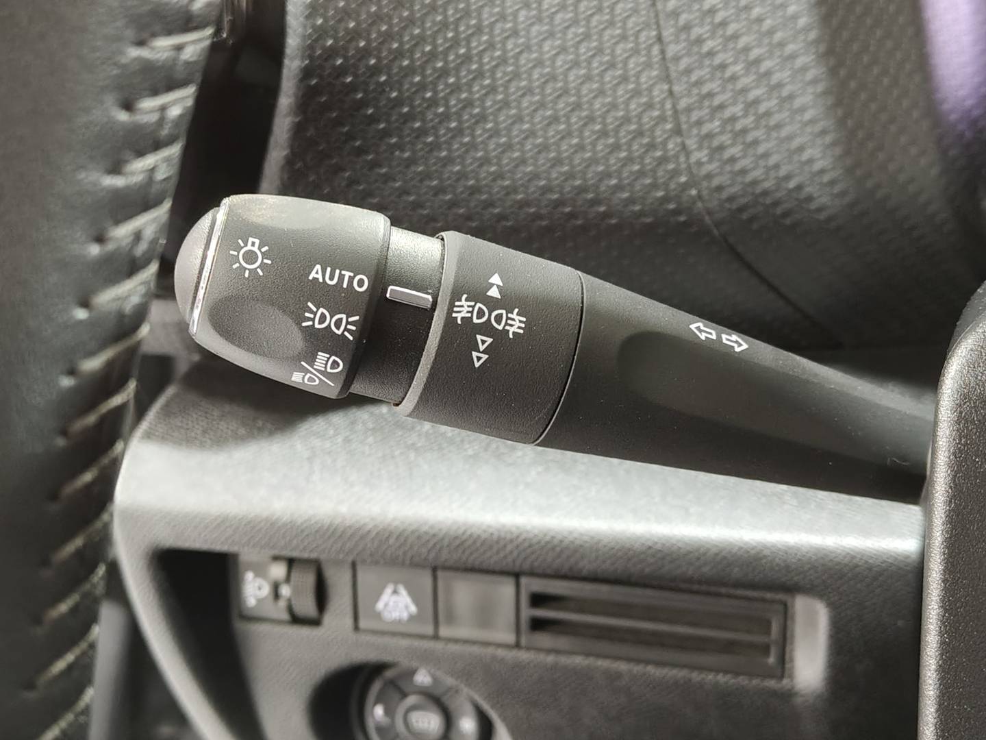 Foto Citroën C4 Citroen C4 BlueHDi 130 S&S Feel Pack EAT8 (130 CV)