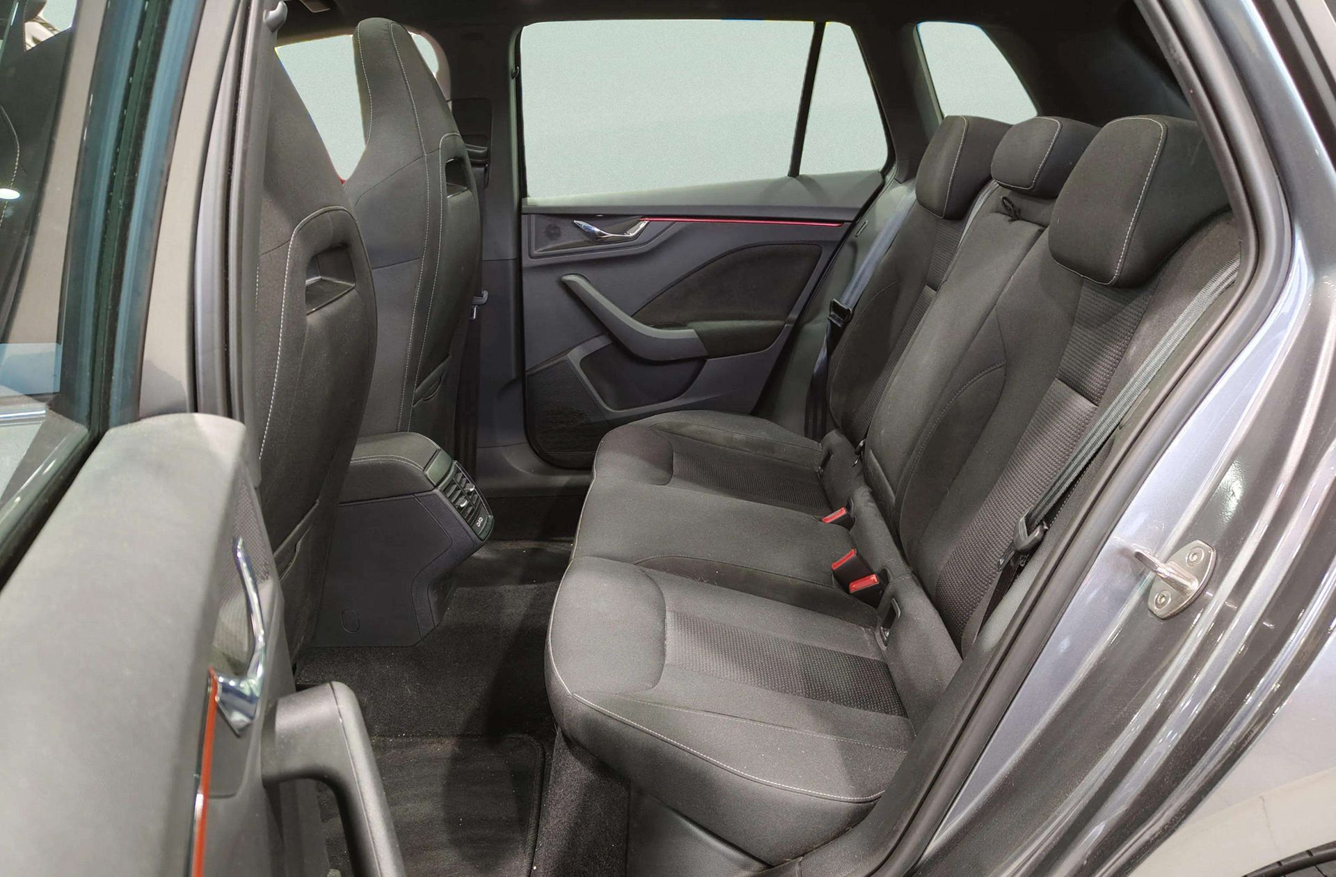 Škoda Kamiq 1.0 TSI Design DSG - foto 12