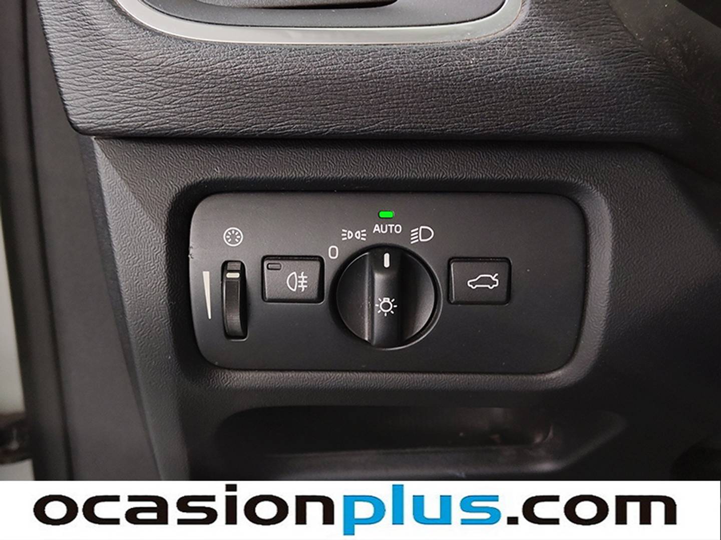 Foto Volvo V40 Volvo V40 D3 Momentum Auto (150 CV)