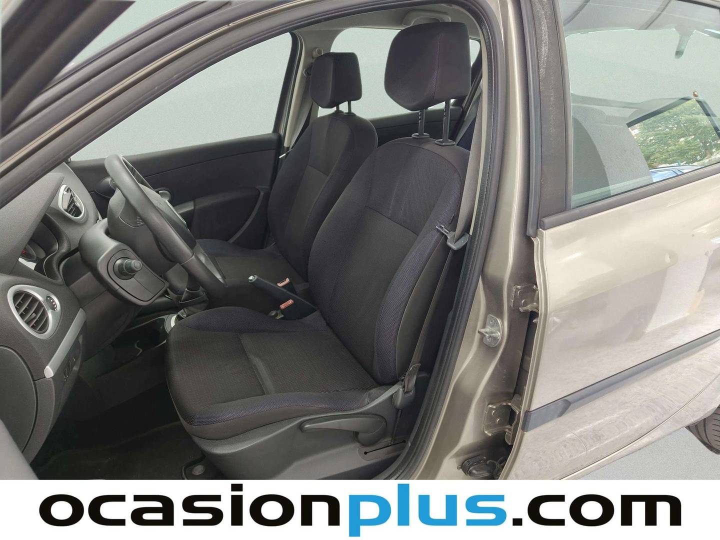 Foto asientos delanteros Renault Clio Renault Clio 1.5 dCi Emotion (85 CV)