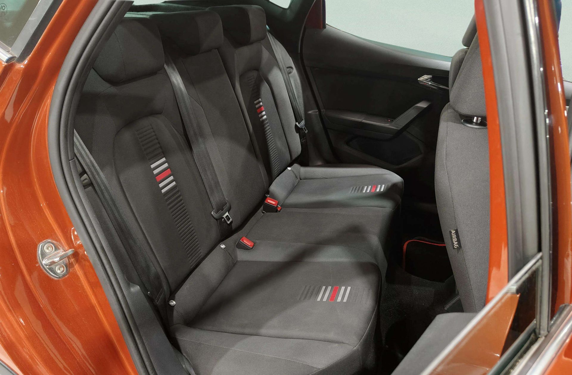 SEAT Arona 1.6 TDI Ecomotive FR - foto 19