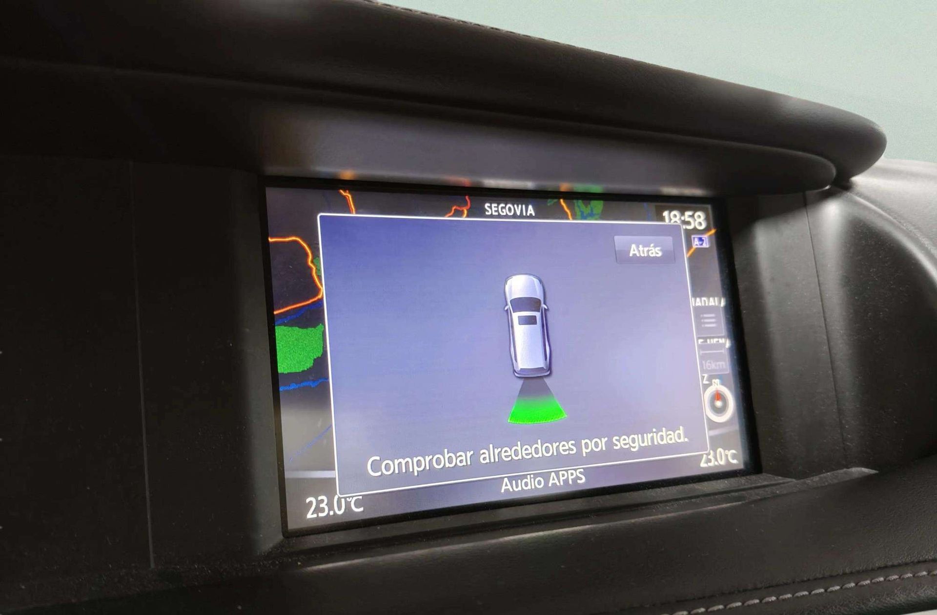 Infiniti Q30 2.2D Premium 7DCT - foto 10