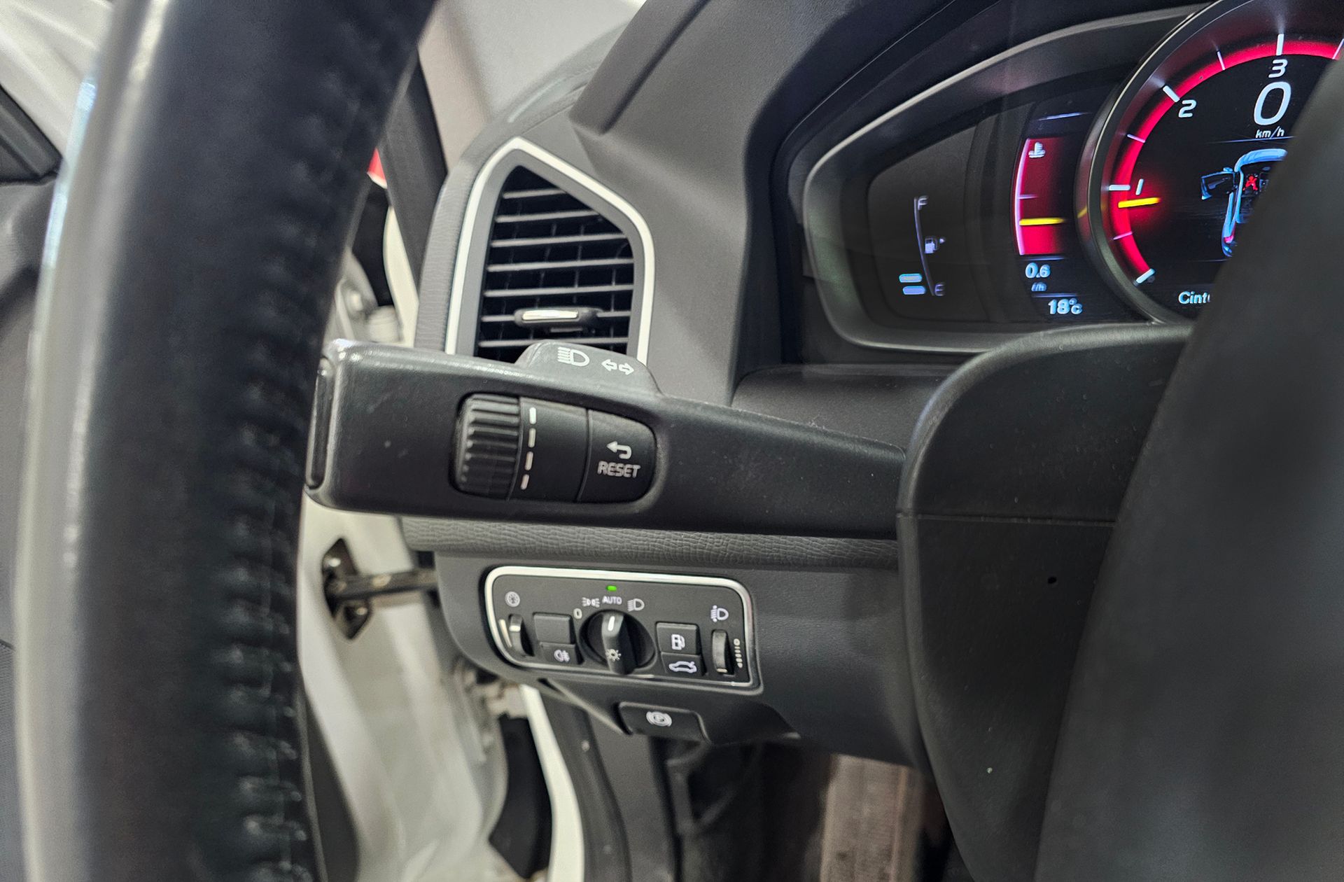 Volvo XC60 D3 Kinetic - foto 22