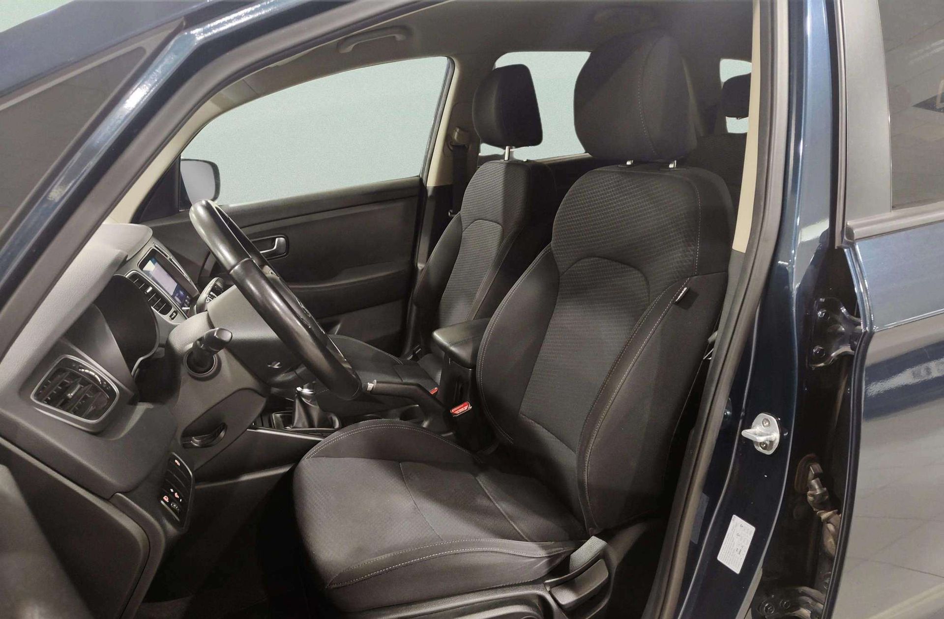 Kia Carens 1.6 GDi Concept - foto 11