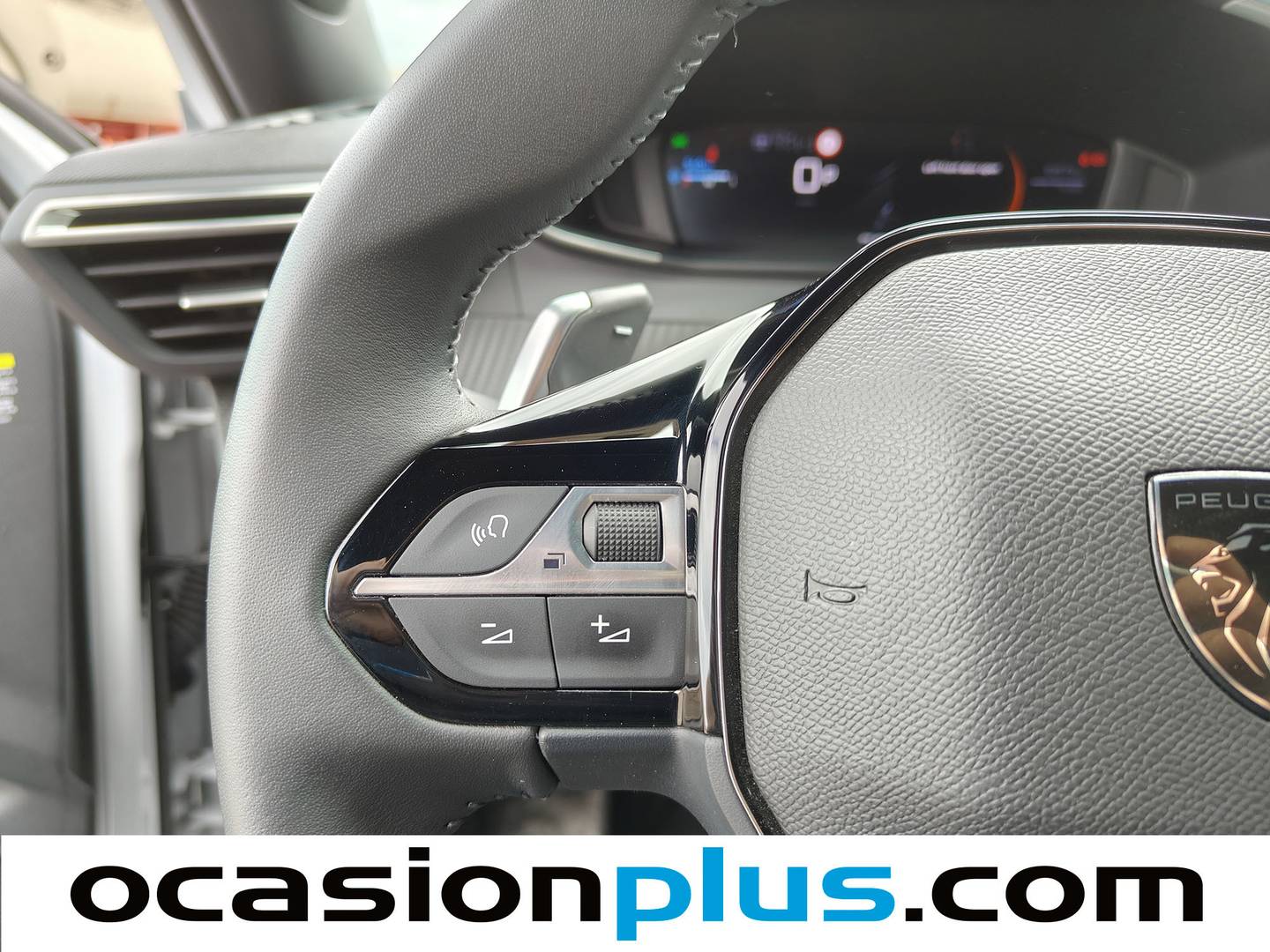 Foto Peugeot 2008 Peugeot 2008 Allure Hybrid eDCS6 (136 CV)