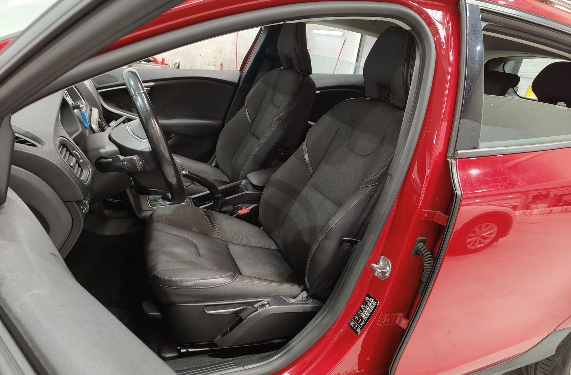 Volvo V40 D2 Momentum - foto 9