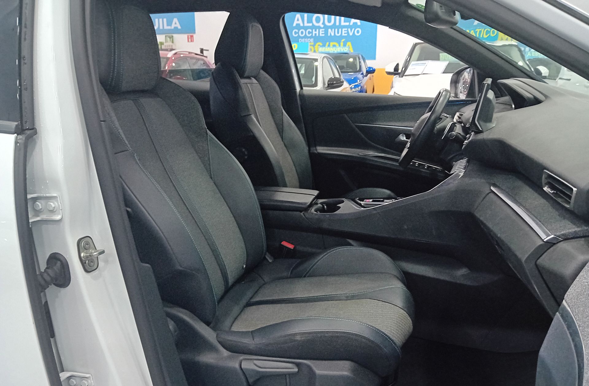 Peugeot 3008 300 Allure Pack e-EAT8 - foto 19