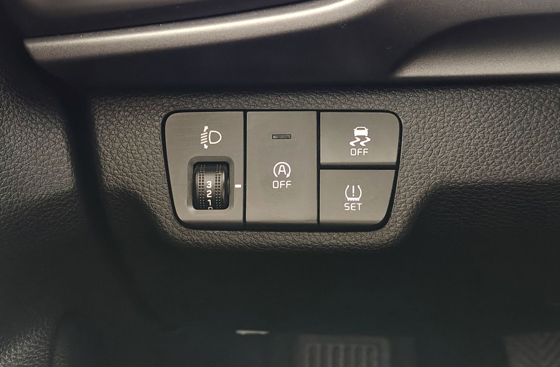 Kia Stonic 1.0 T-GDi MHEV Concept - foto 31