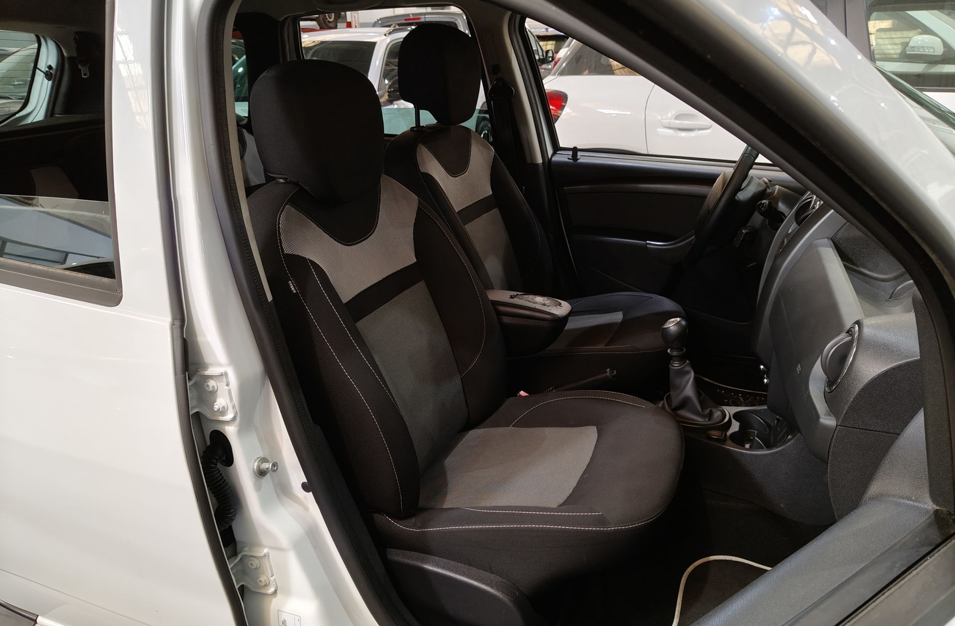 Dacia Duster Laureate dCi - foto 14